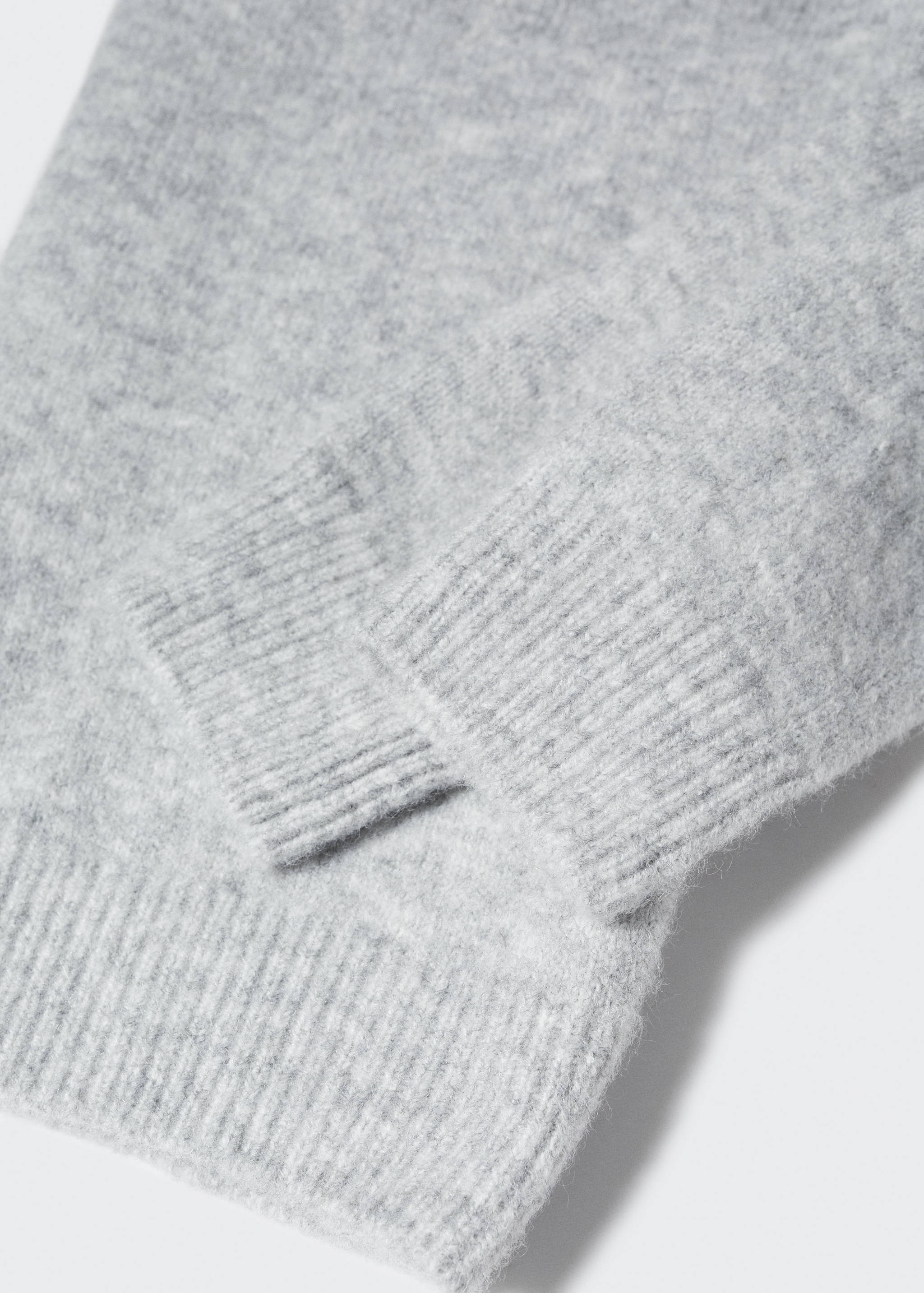 V-neck sweater with ruffled collar - Details of the article 8