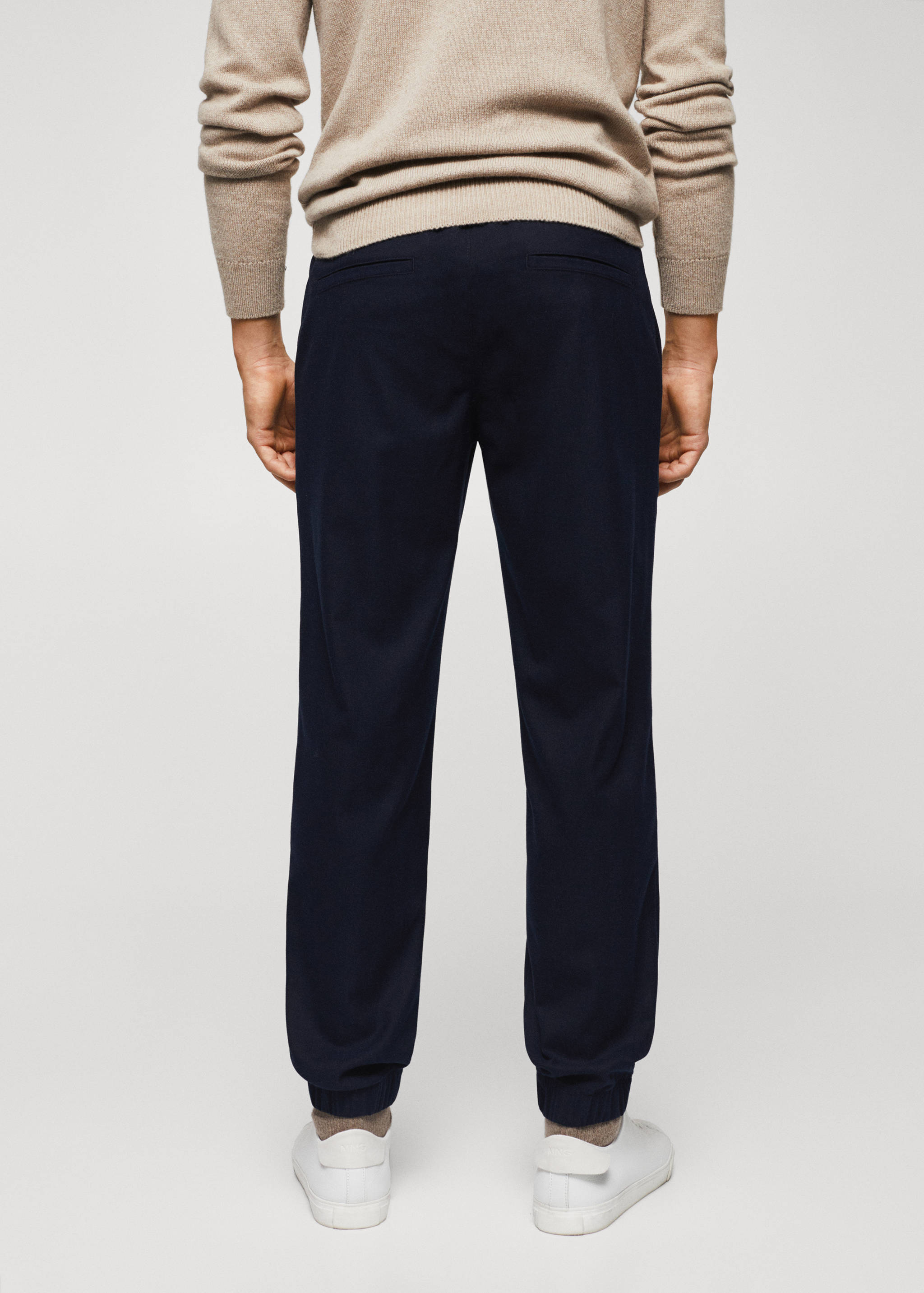 Joggerpants aus Serge-Baumwolle - Rückseite des Artikels