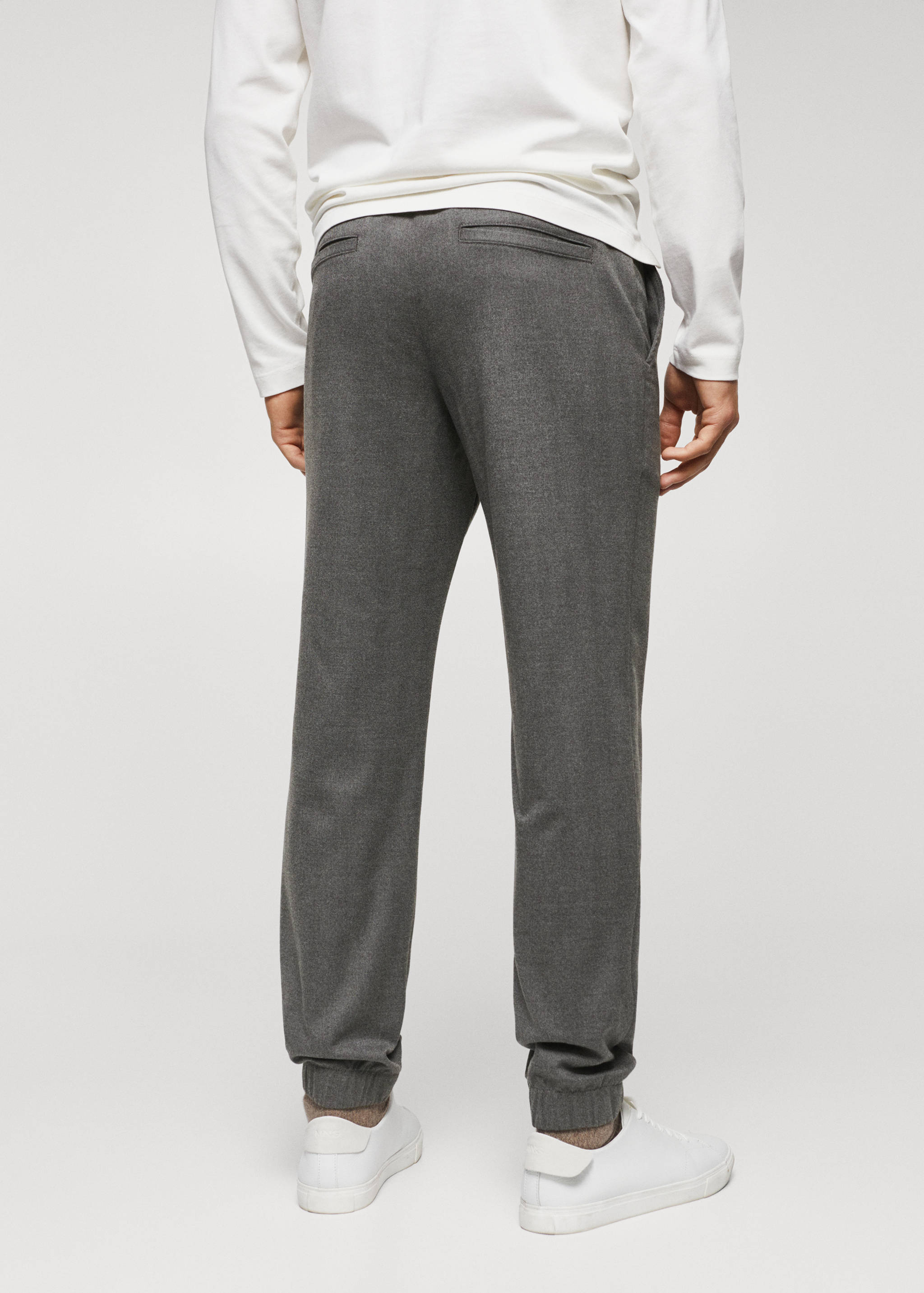 Joggerpants aus Serge-Baumwolle - Rückseite des Artikels