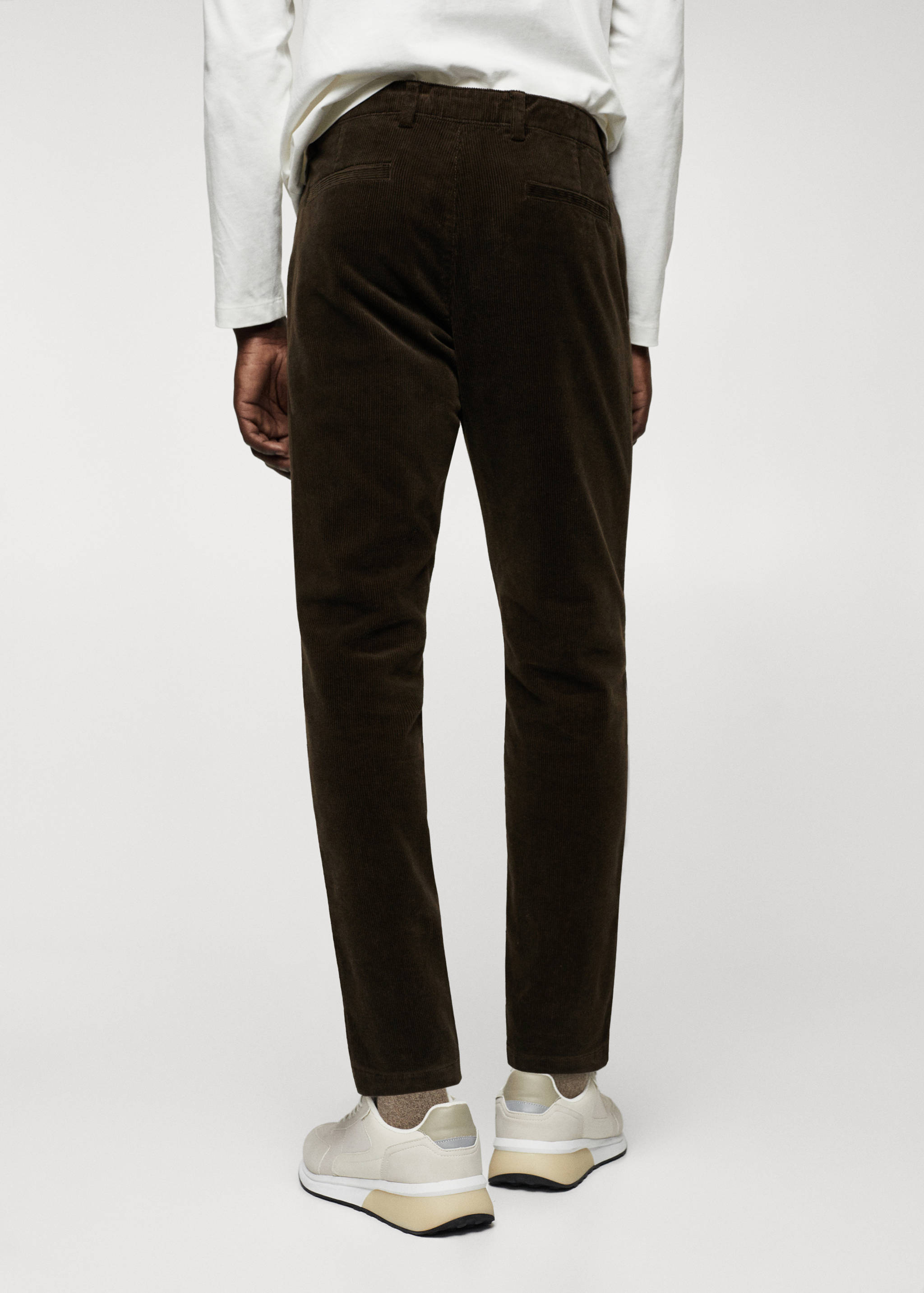 Tapered Cordhose in Cropped-Länge - Rückseite des Artikels
