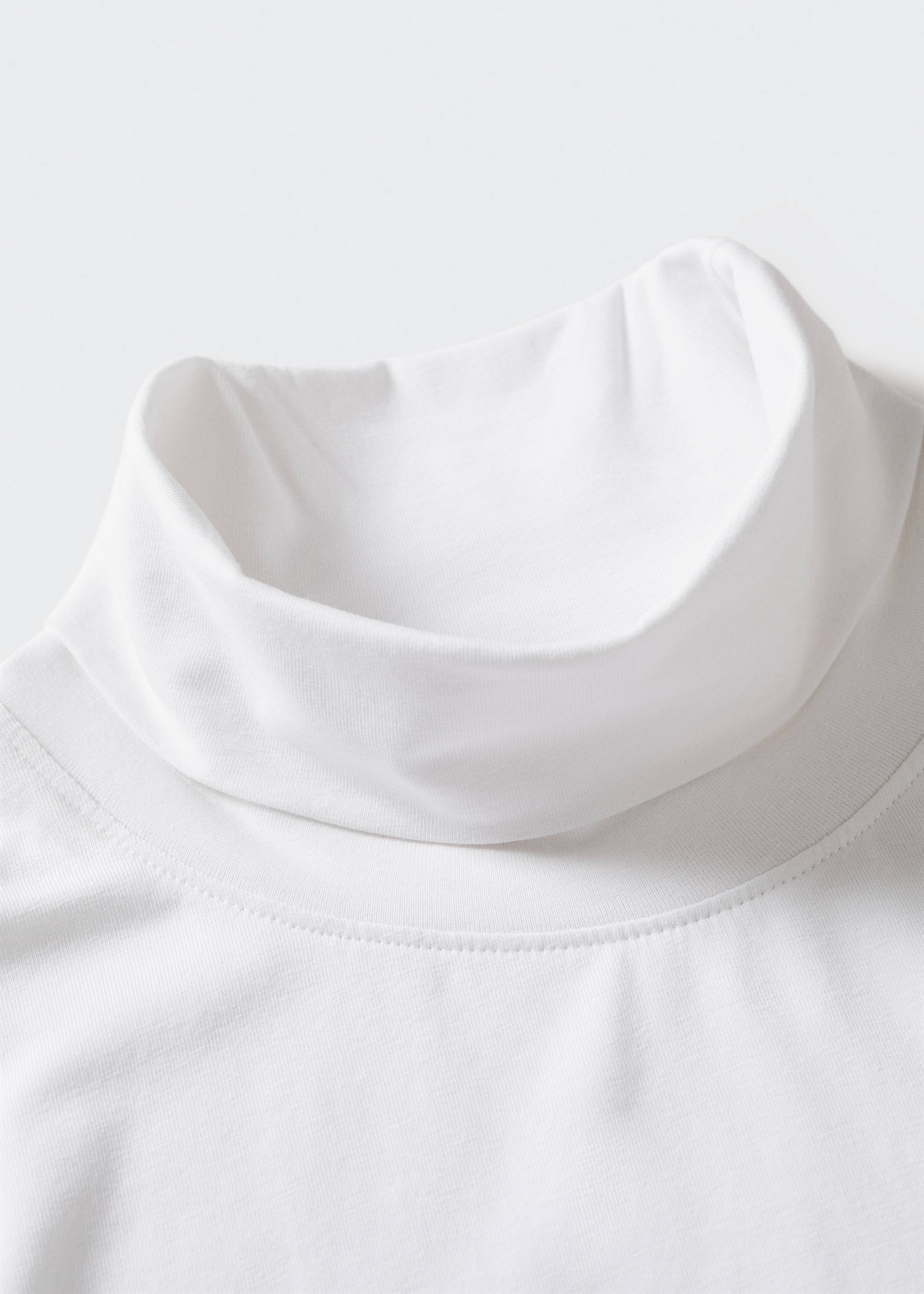Turtleneck long-sleeved t-shirt - Details of the article 8