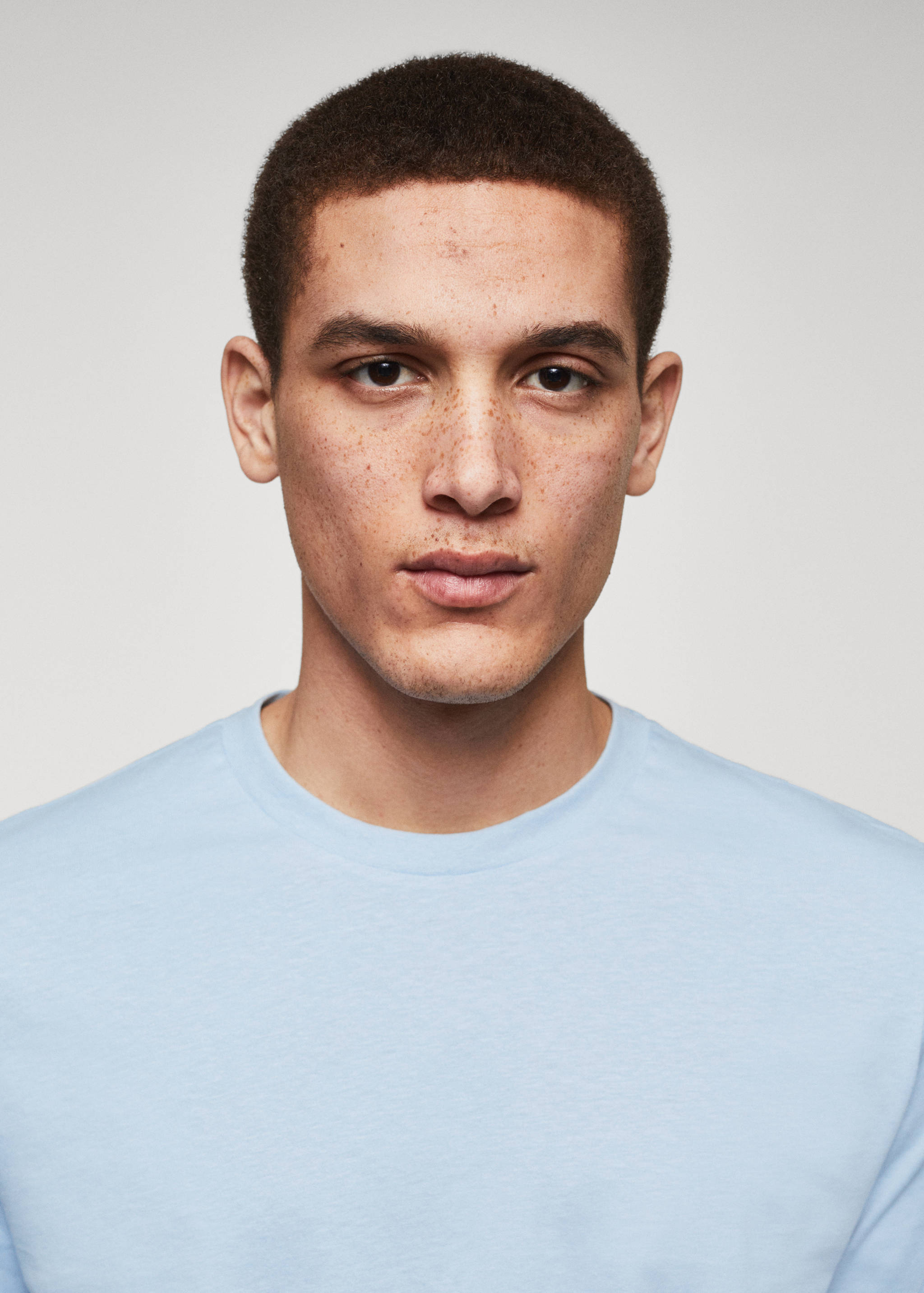 Basic lightweight cotton t-shirt - Details of the article 1