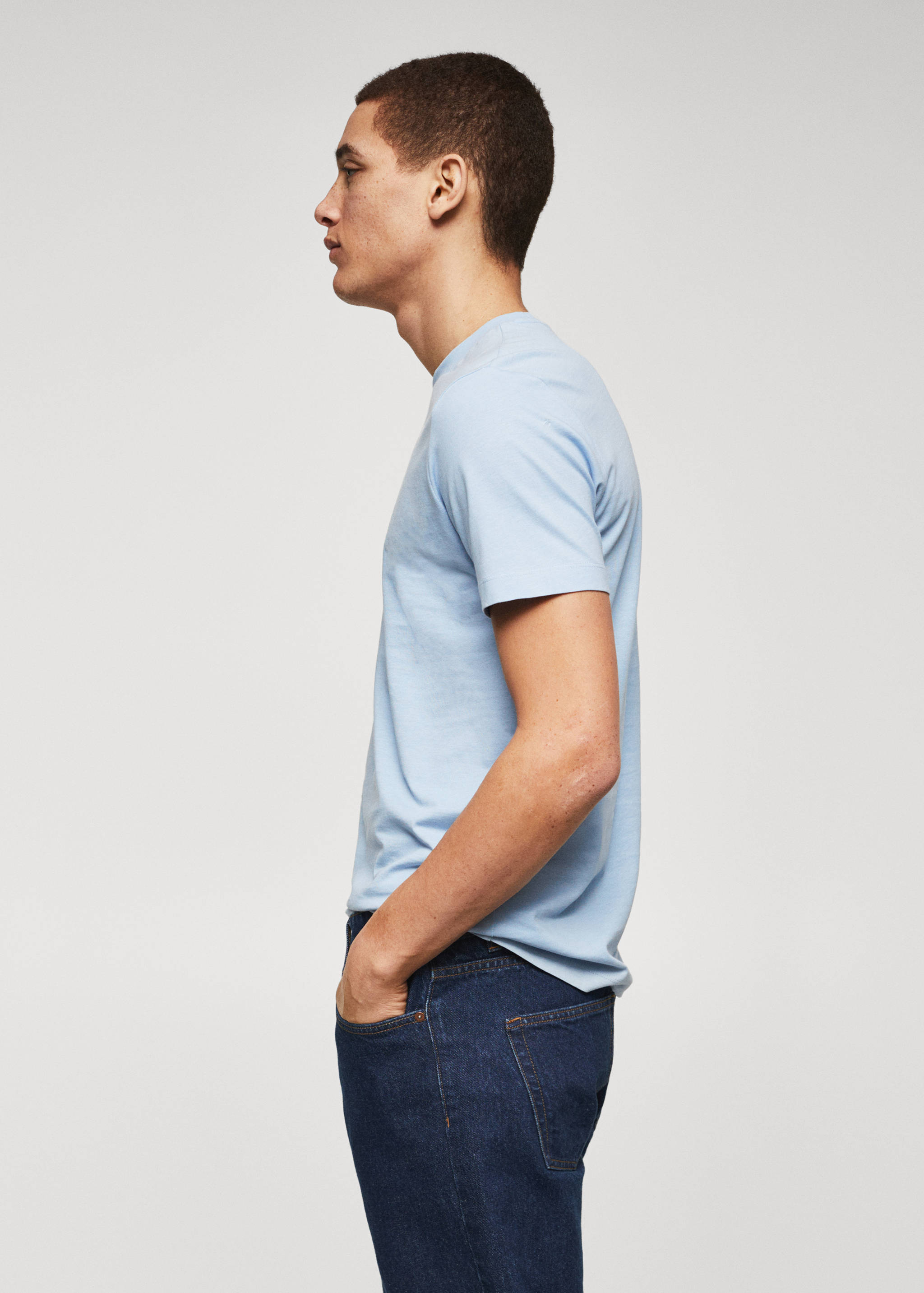 Basic lightweight cotton t-shirt - Details of the article 2