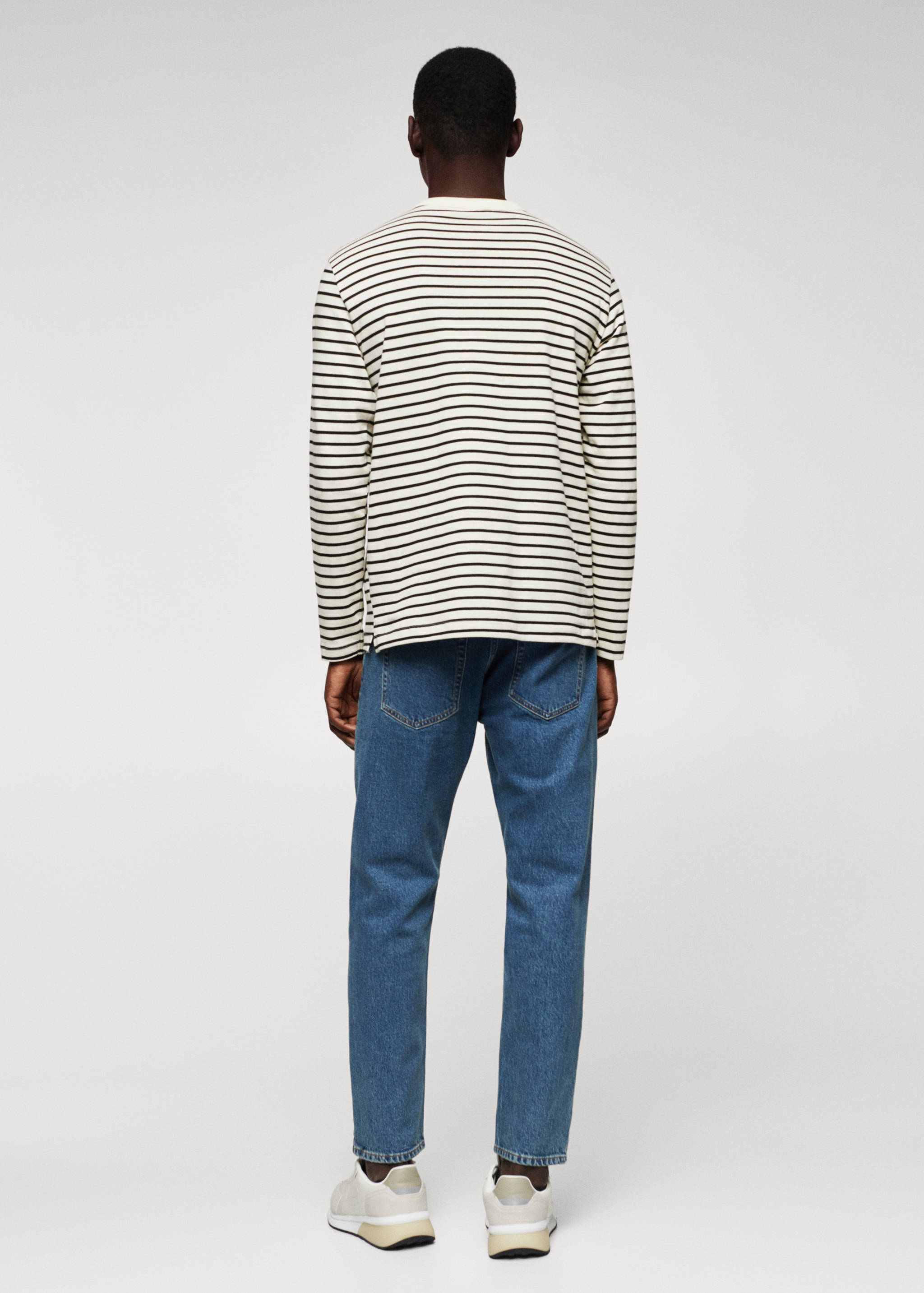 Langärmliges T-Shirt mit Streifen - Rückseite des Artikels