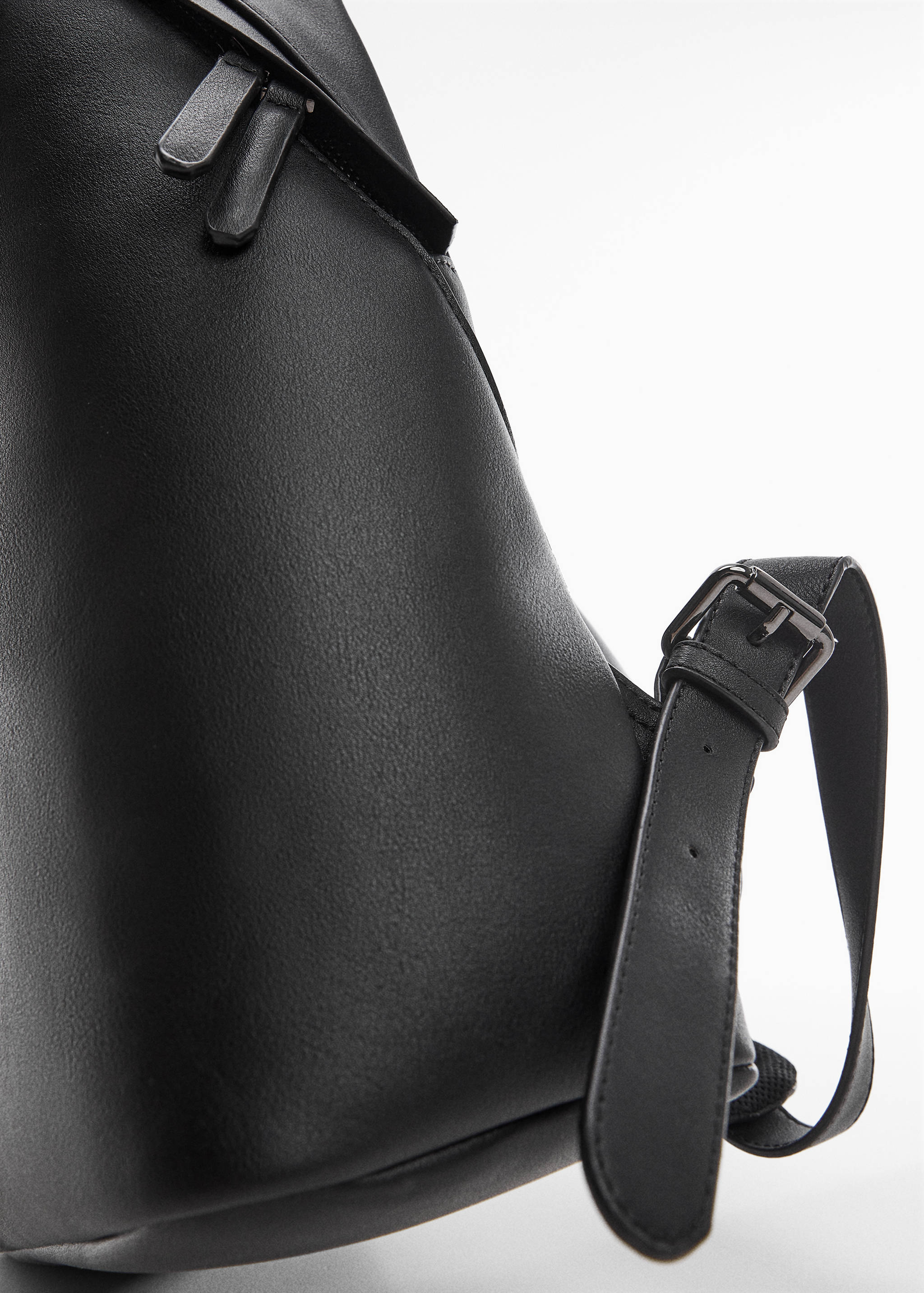 Leather-effect backpack - Details of the article 3