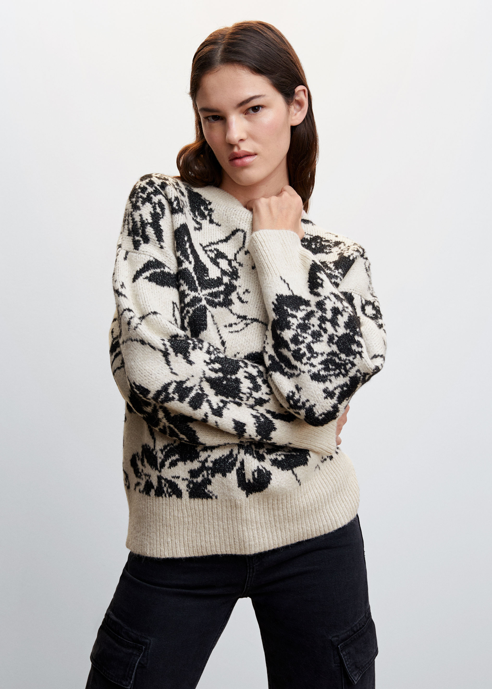 Pull-over maille fleurs - Plan moyen
