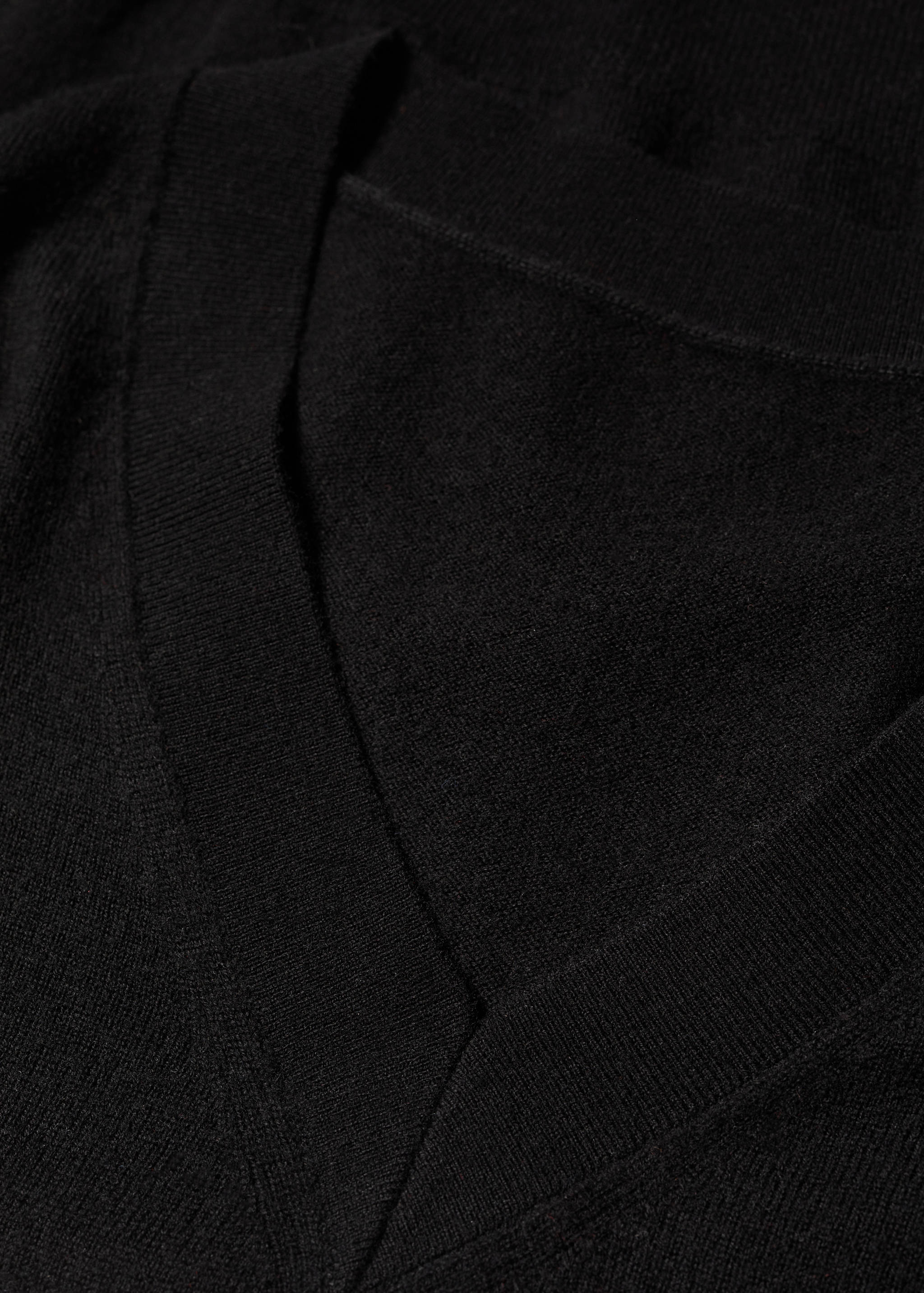 100% wool v-neck sweater - Details of the article 8