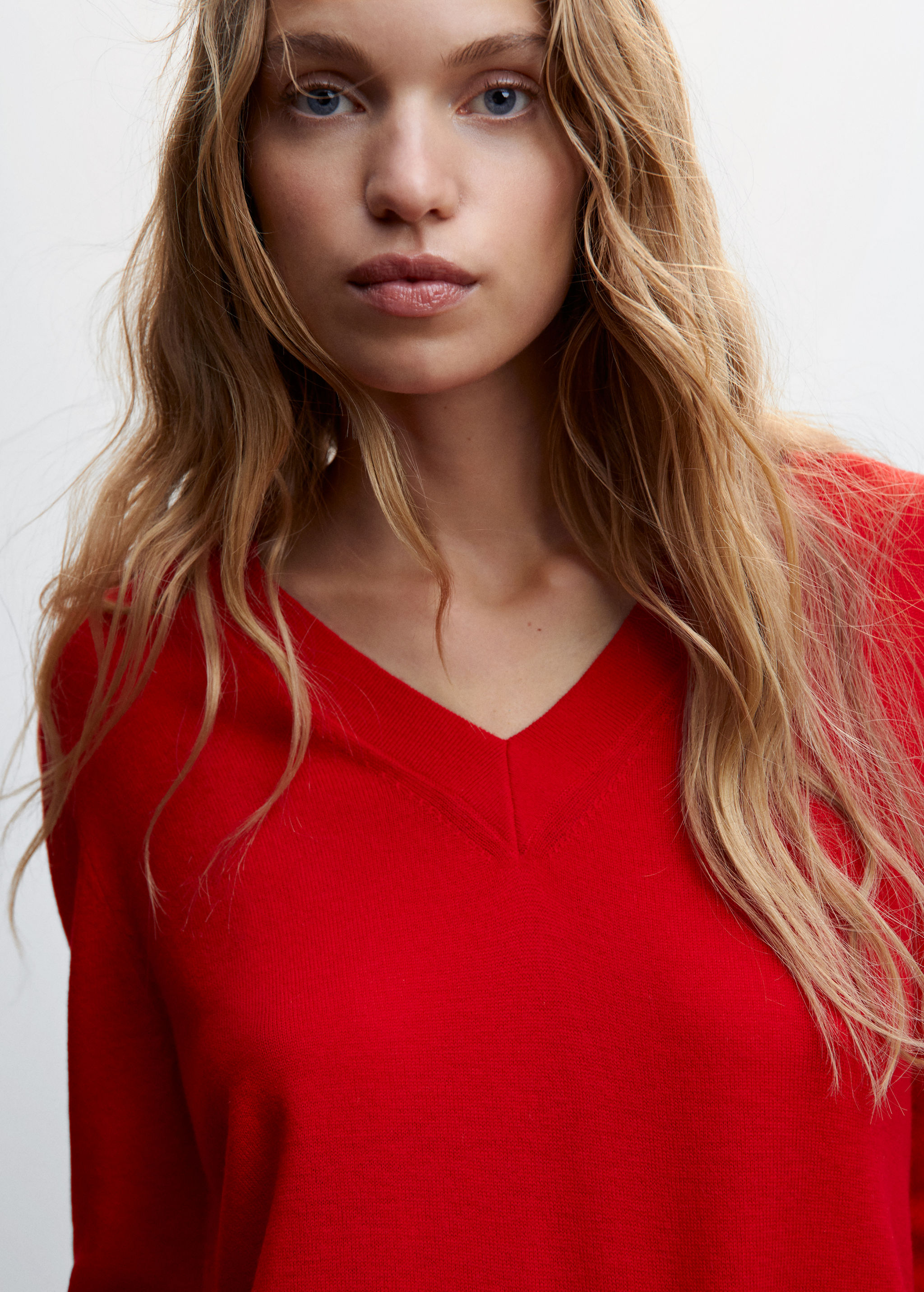 100% wool v-neck sweater - Details of the article 1