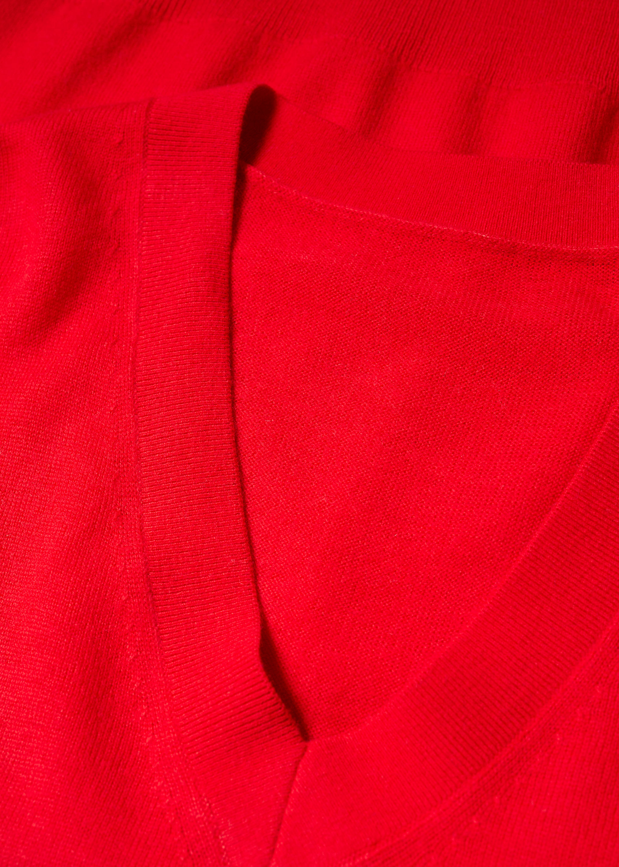 100% wool v-neck sweater - Details of the article 8