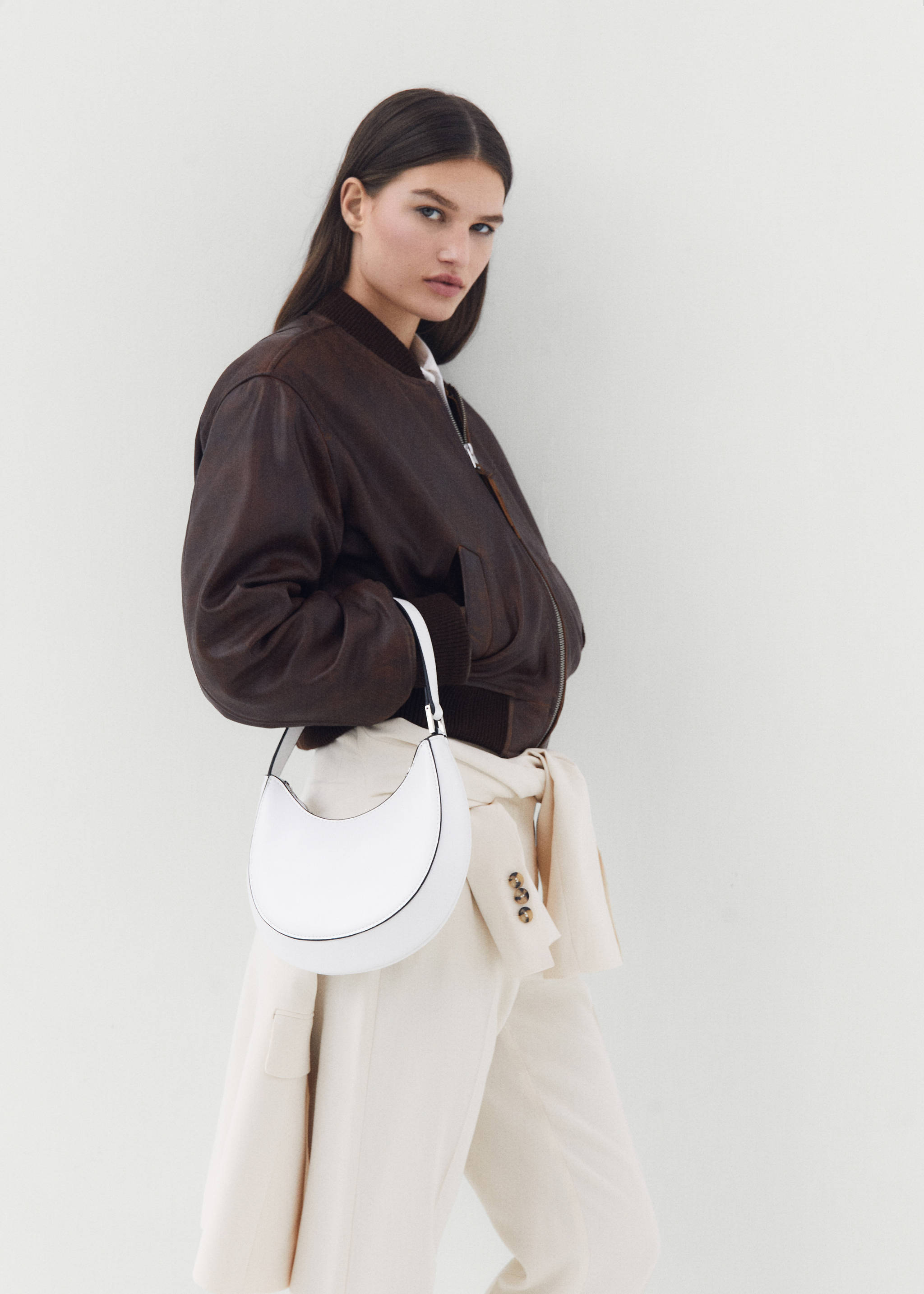 Ovale Tasche mit kurzem Henkel - Allgemeine Ansicht