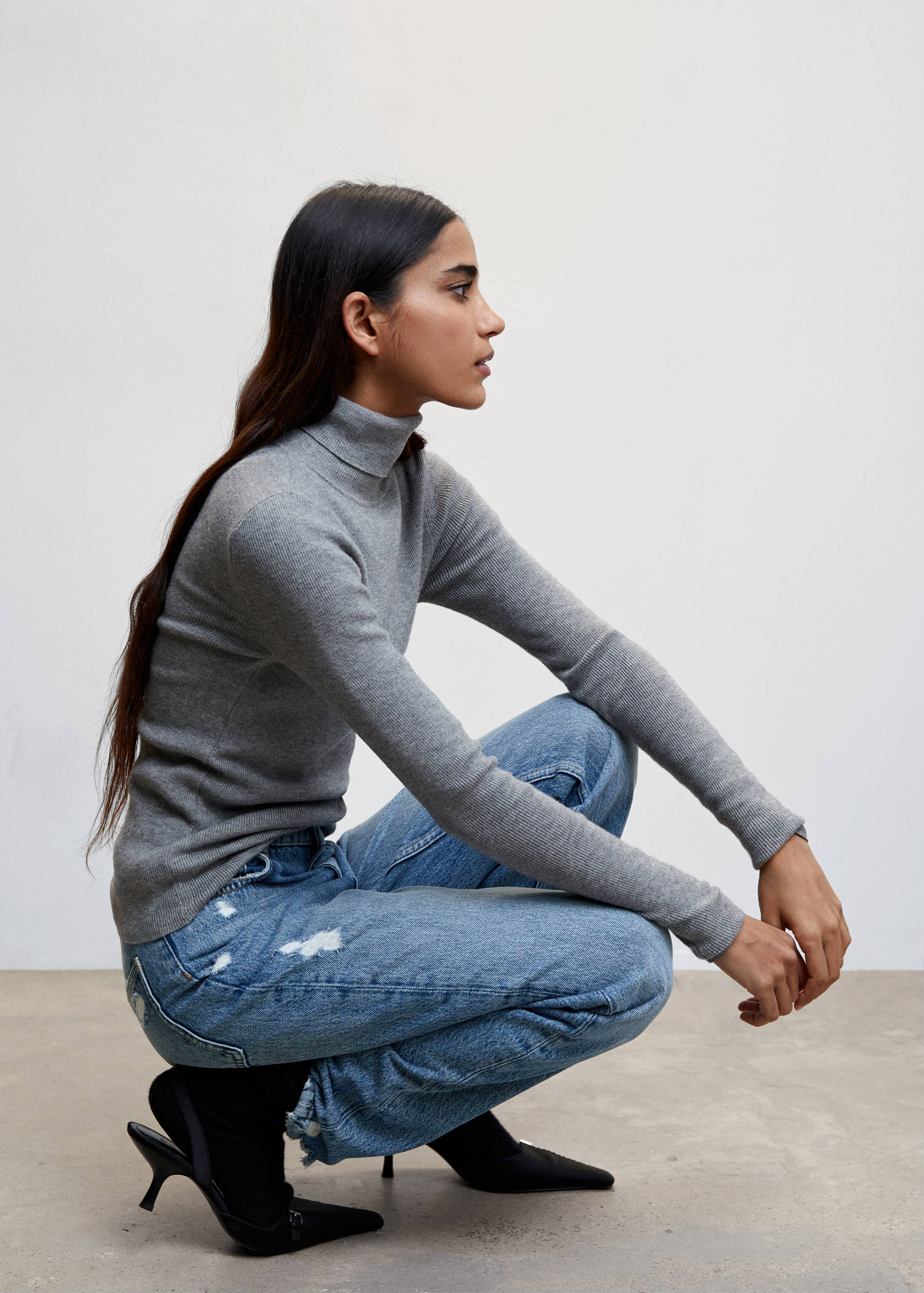 Ripped high-rise straight jeans - Details of the article 2