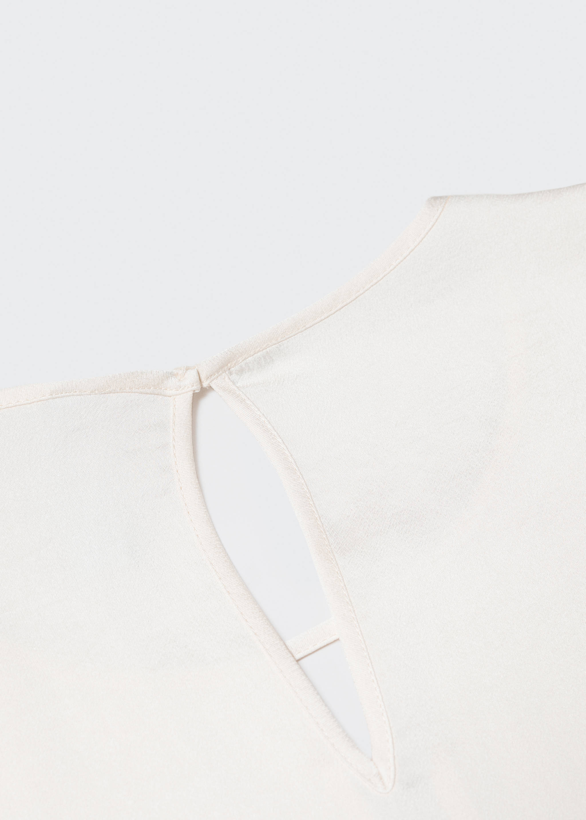 Saténová blůza s průstřihem - Detail zboží 8