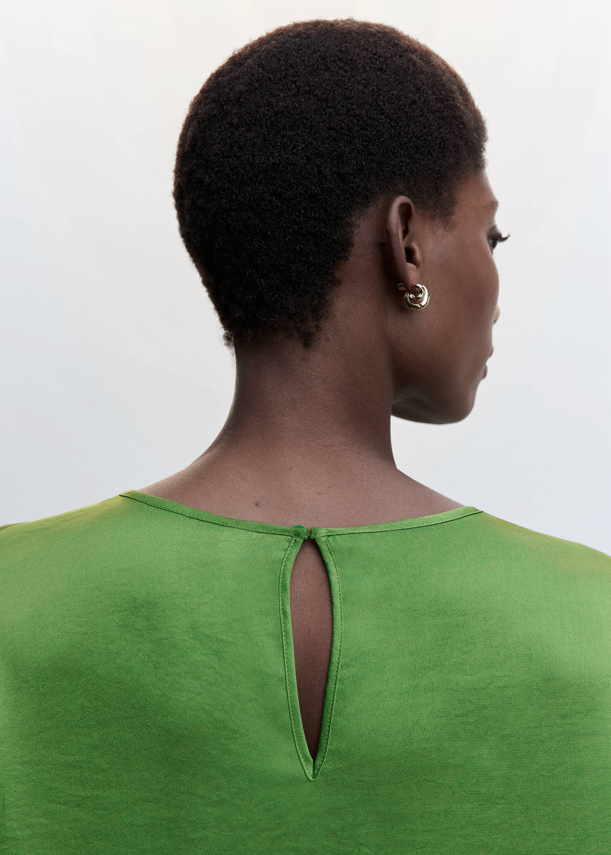 Saténová blůza s průstřihem - Detail zboží 6