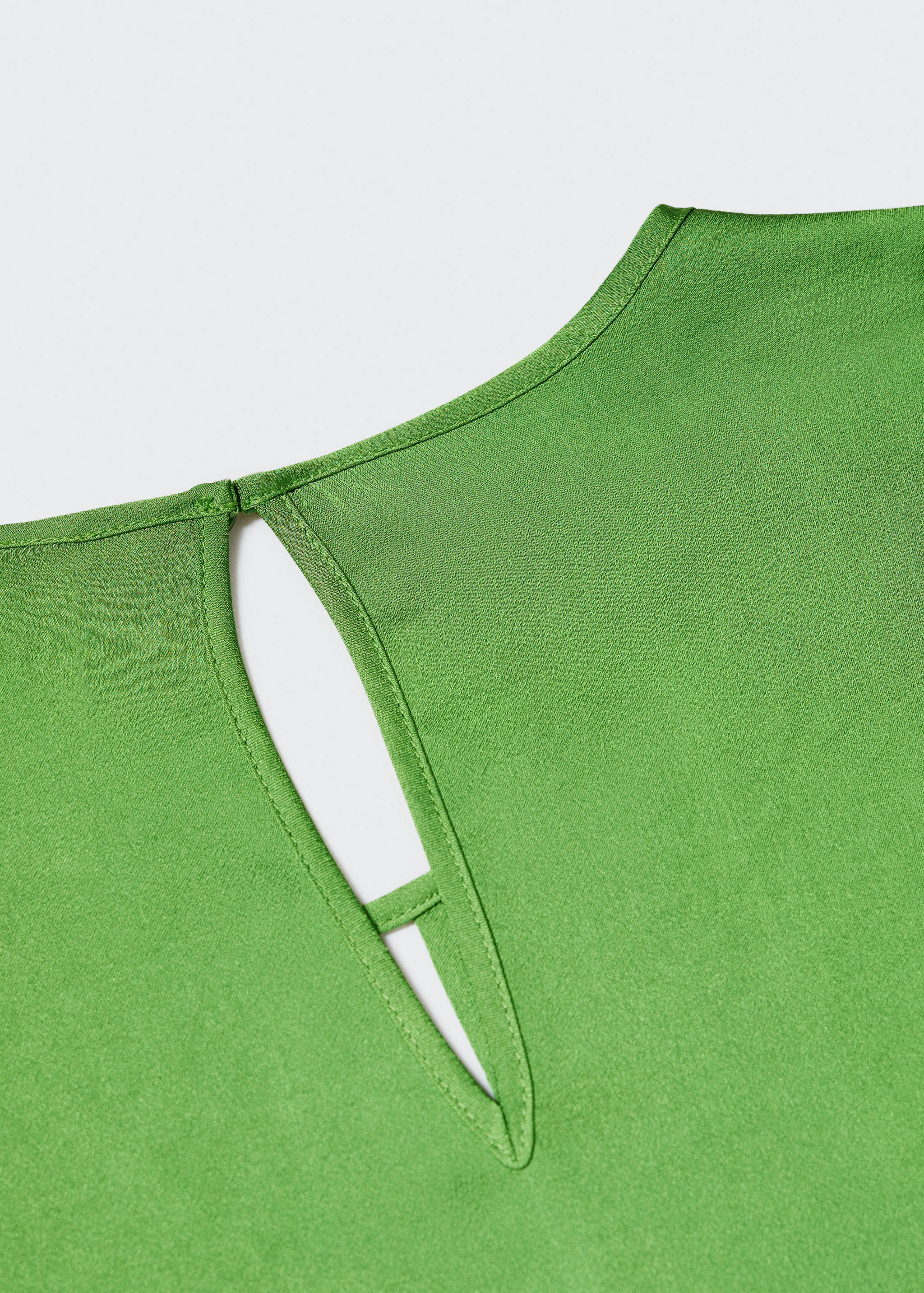 Saténová blůza s průstřihem - Detail zboží 8