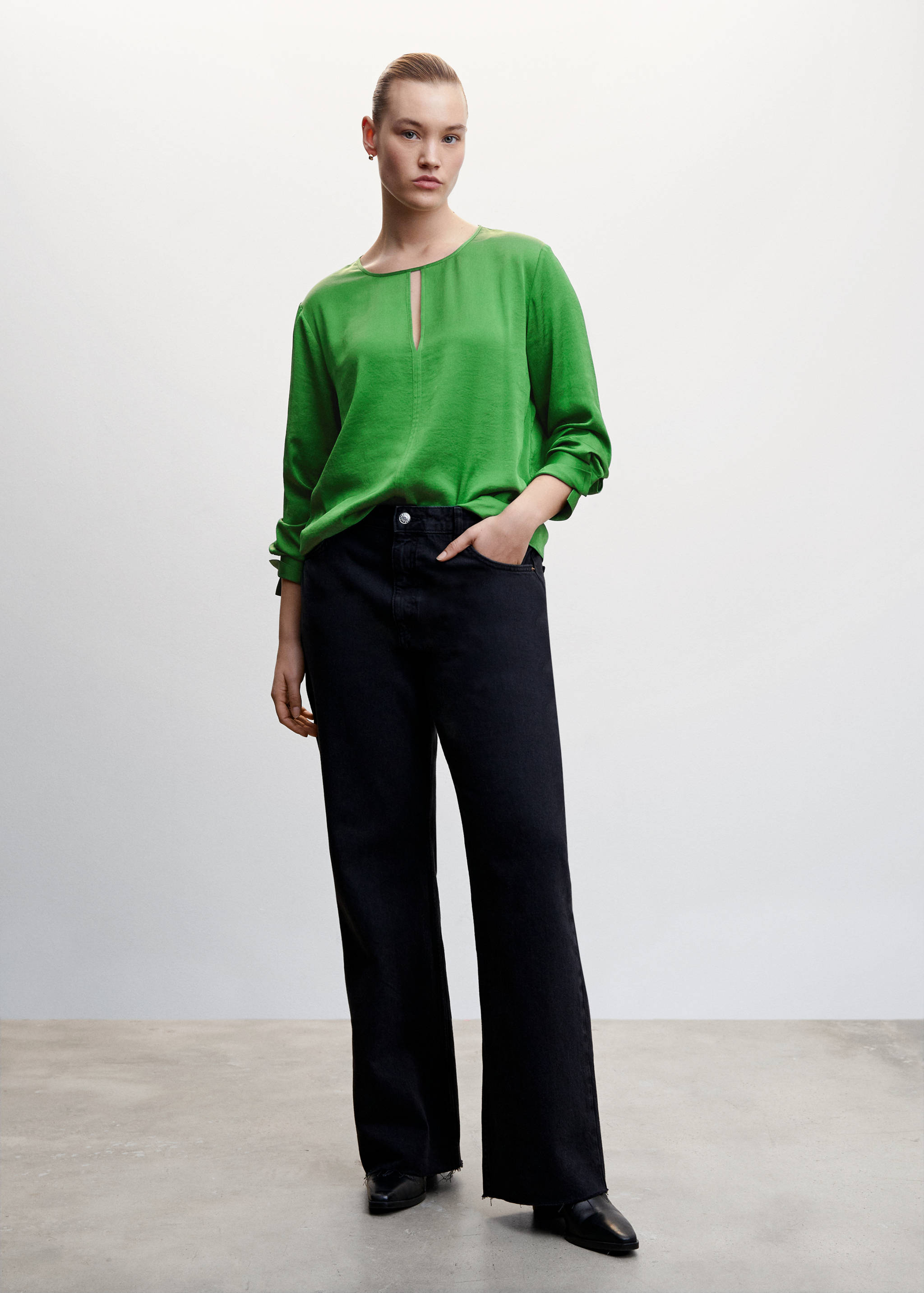 Saténová blůza s průstřihem - Detail zboží 3