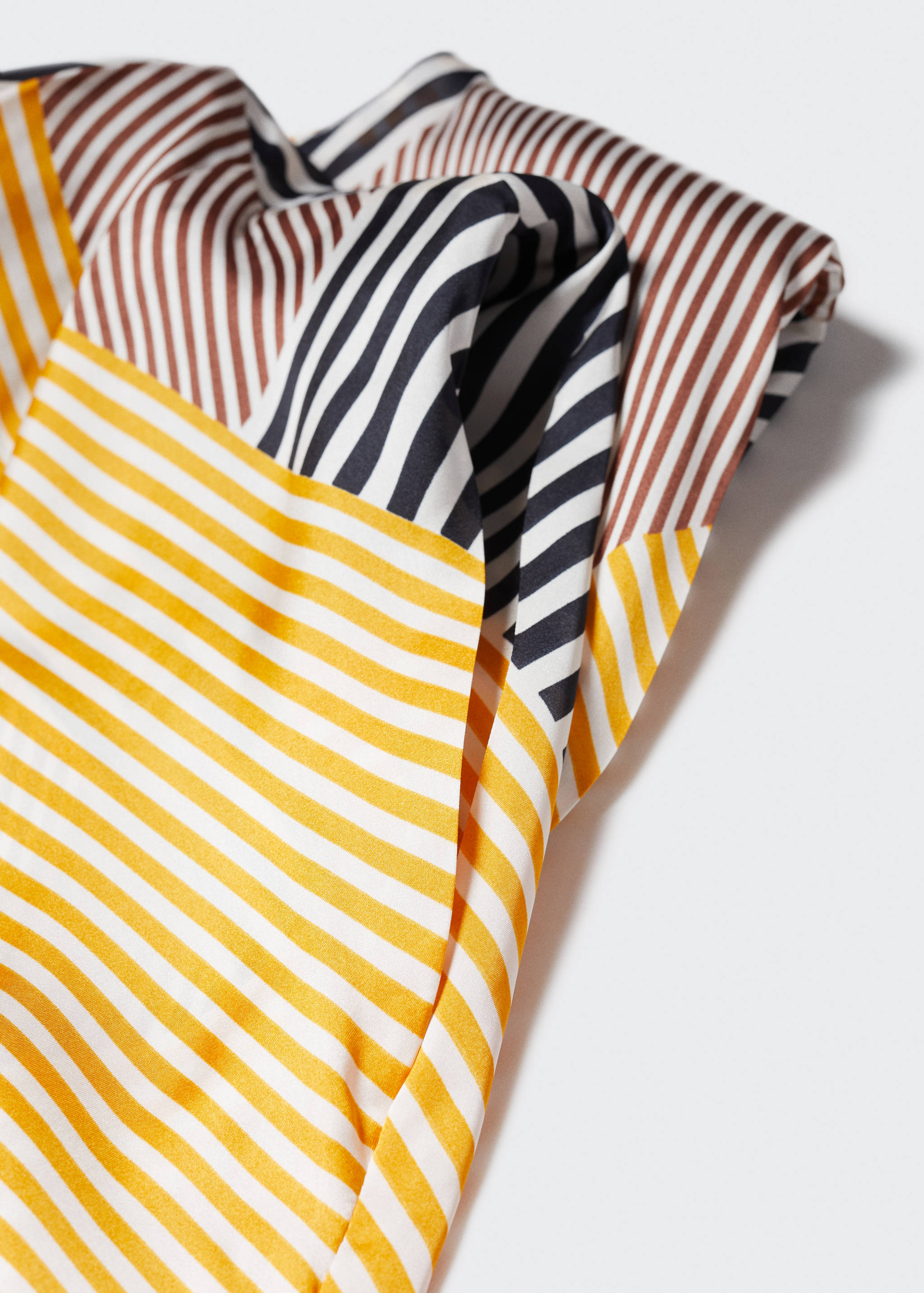 Printed blouse with shoulder pads  - Details of the article 8