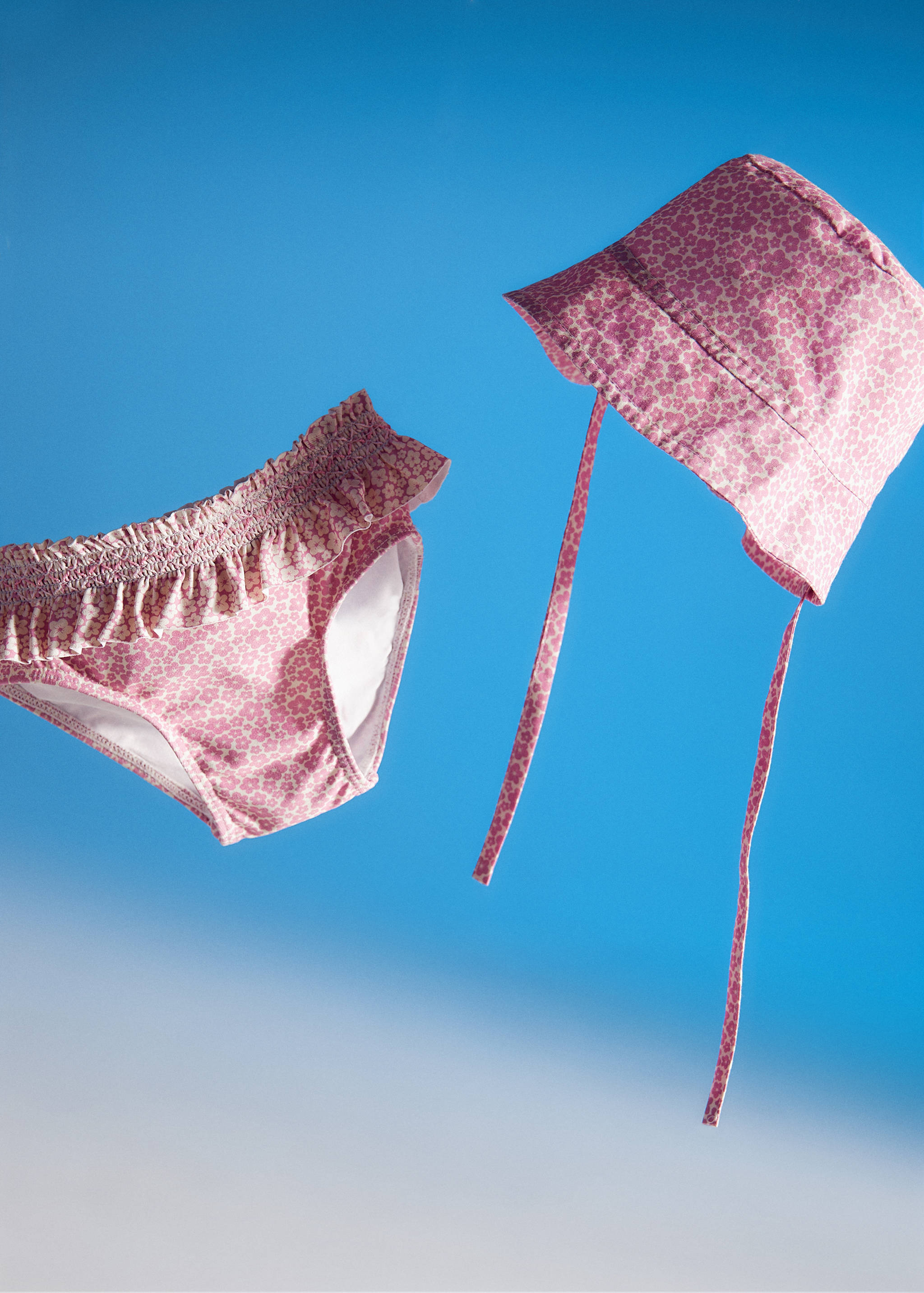 Bikinové kalhotky s květy a volánem - Detail zboží 2
