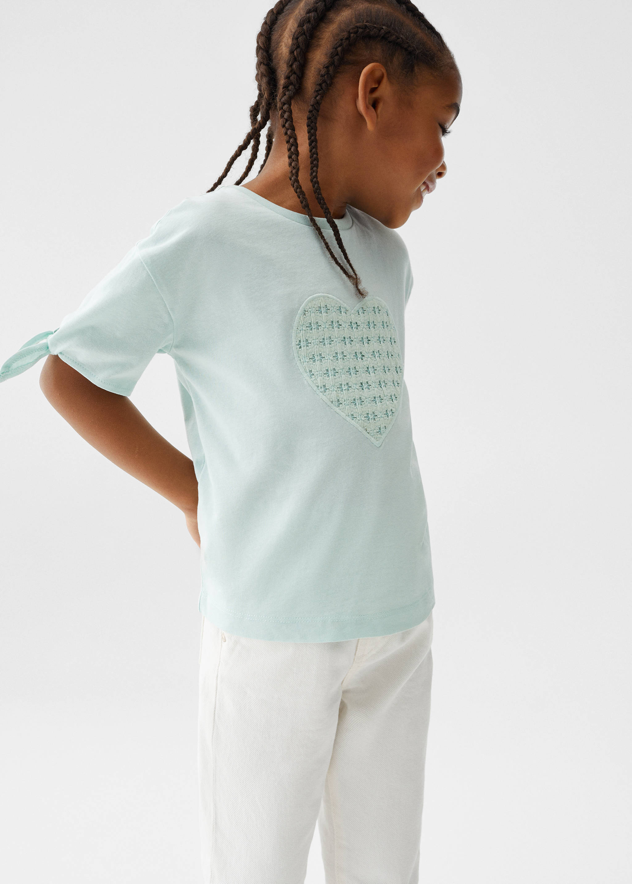 Camiseta corazón bordado - Plano medio