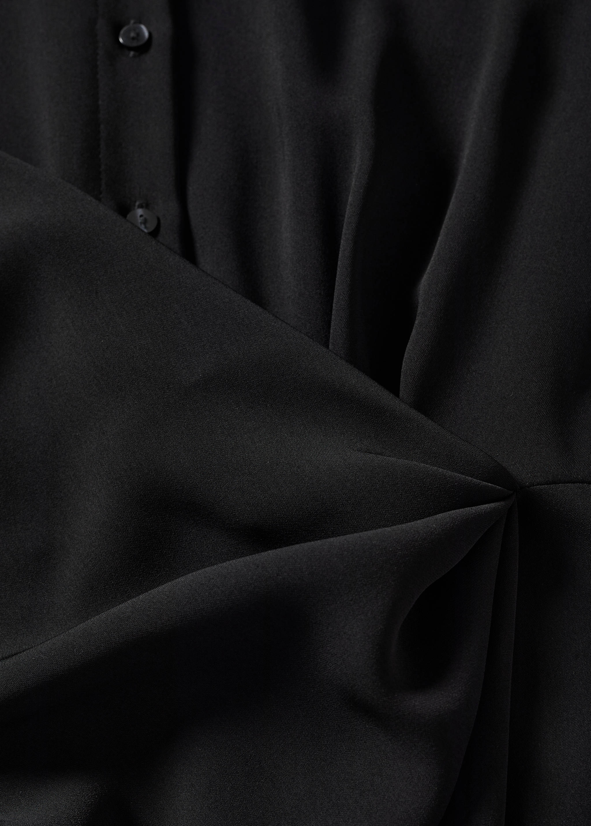 Vestido negro cuello camisero fruncido - Detalle del artículo 8