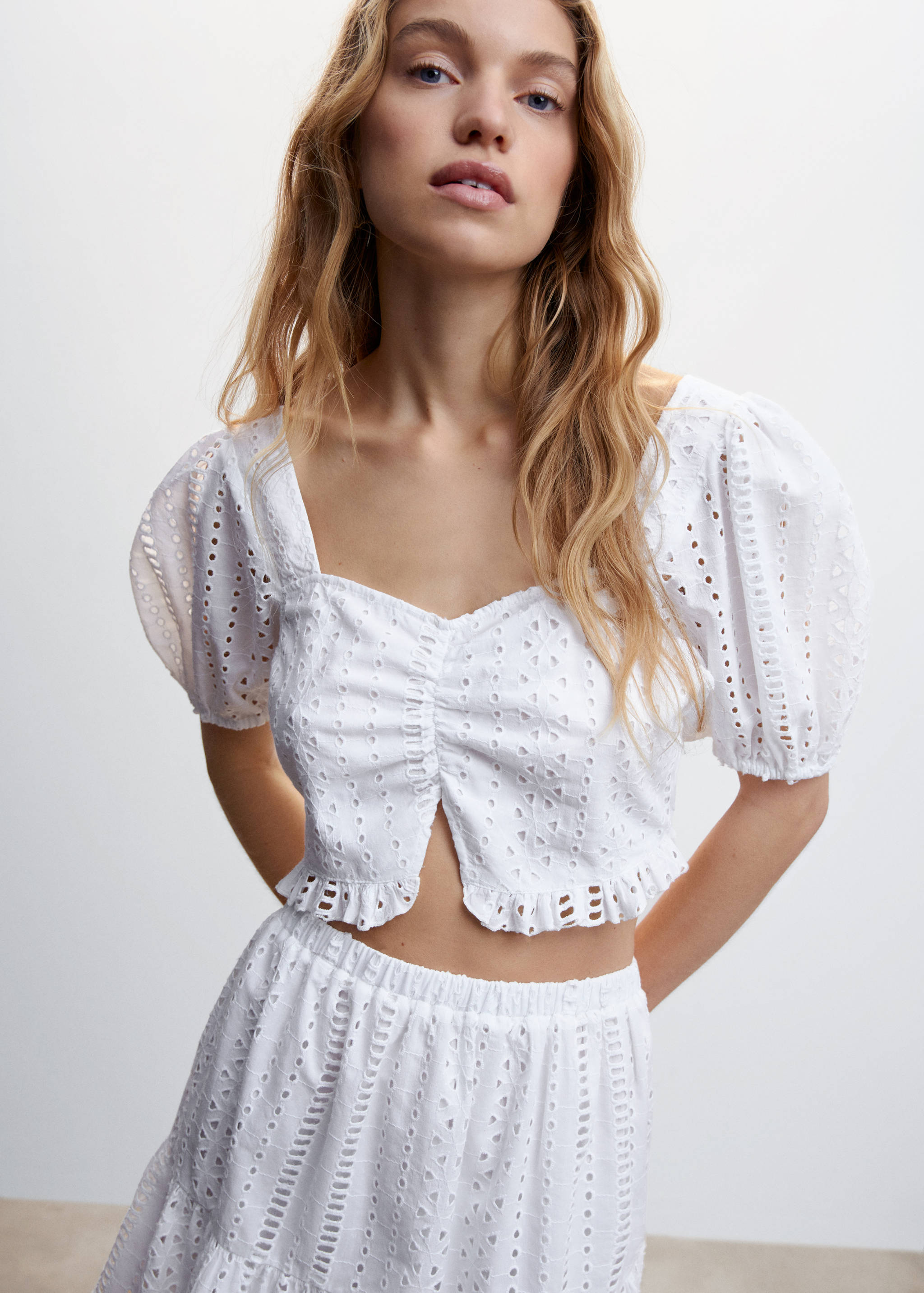 Top detalles troquelados - Plano medio