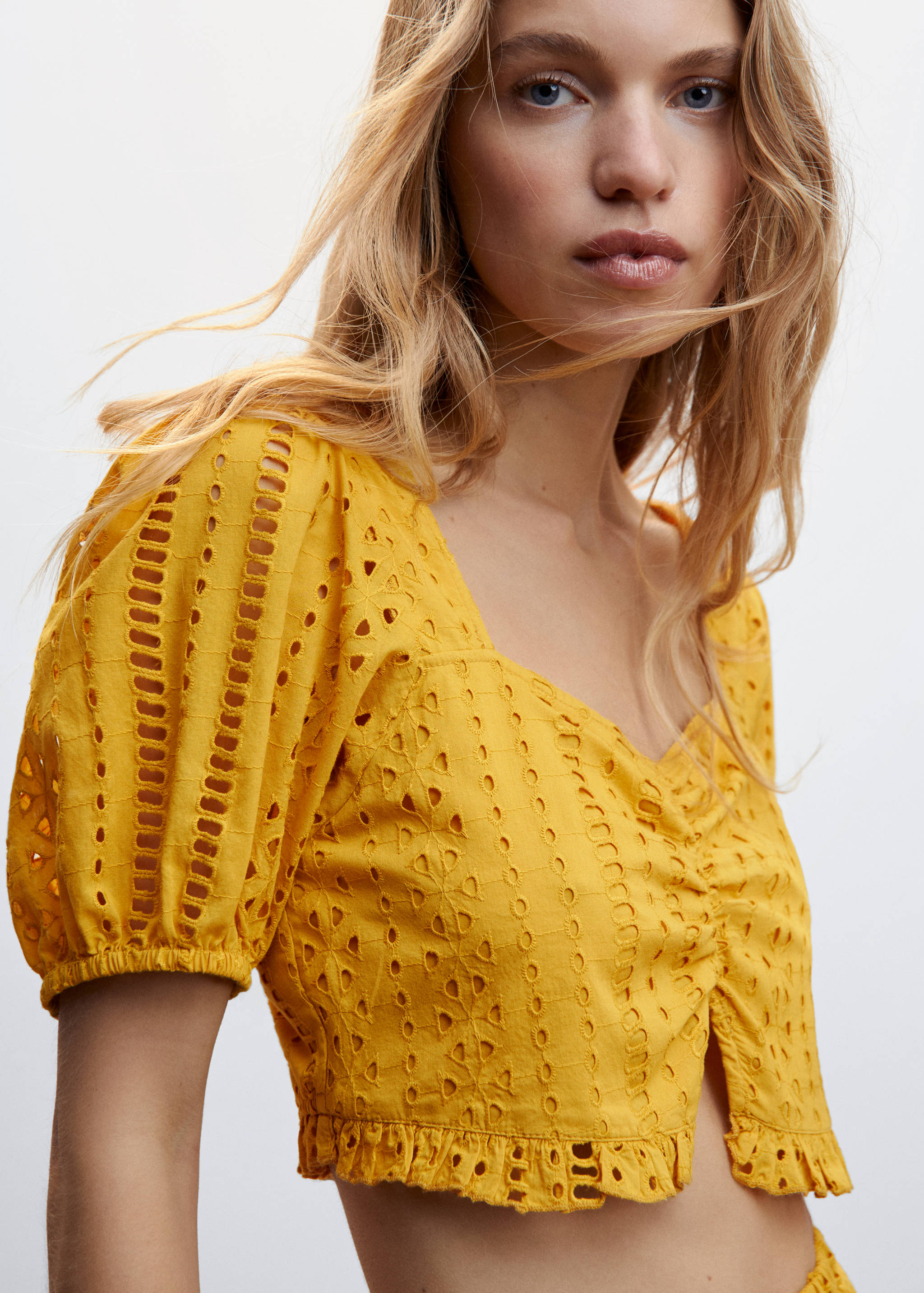 Laser-cut details top - Details of the article 1