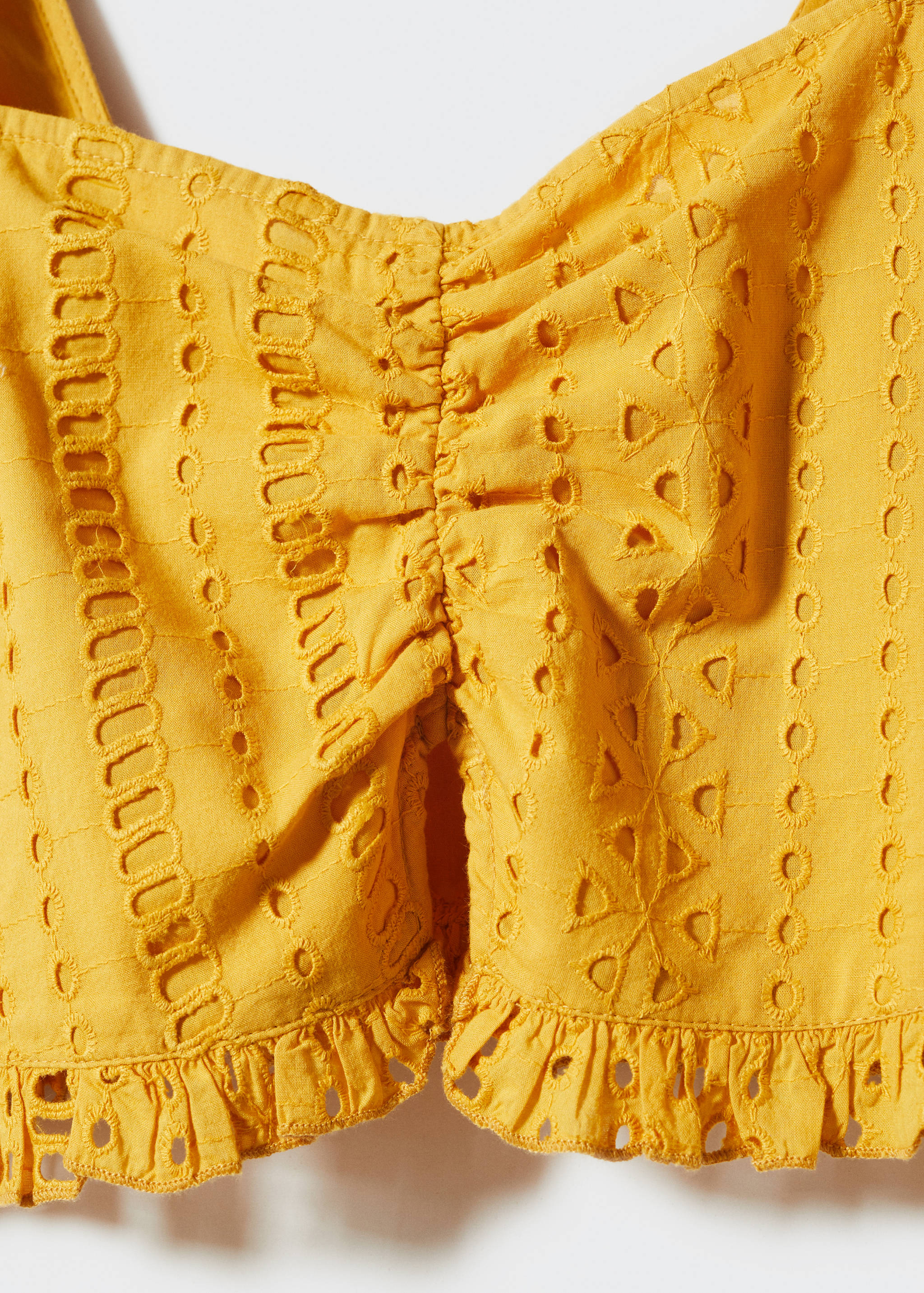 Laser-cut details top - Details of the article 8