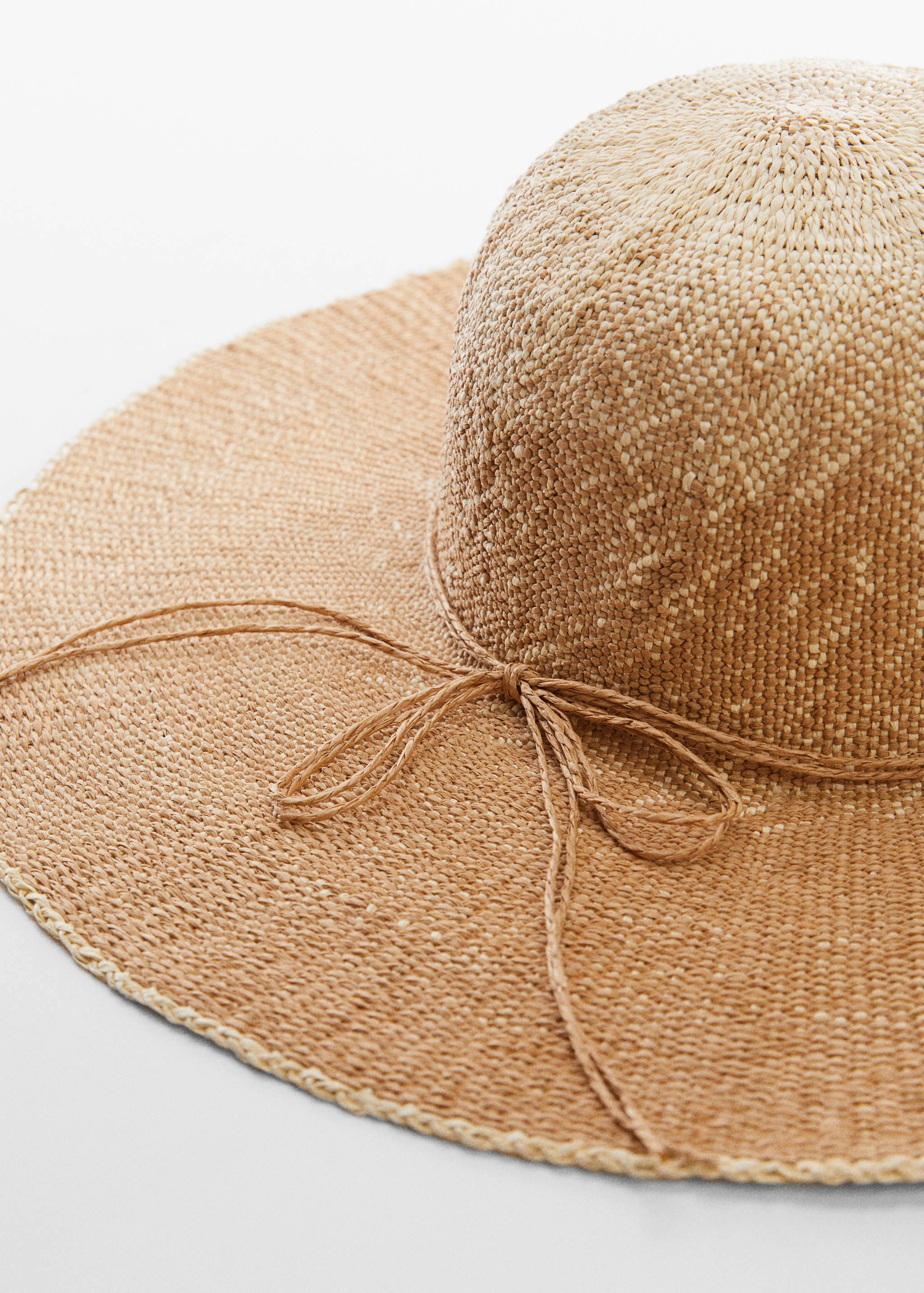 Gradientowy kapelusz ze wstążką - Plan średni