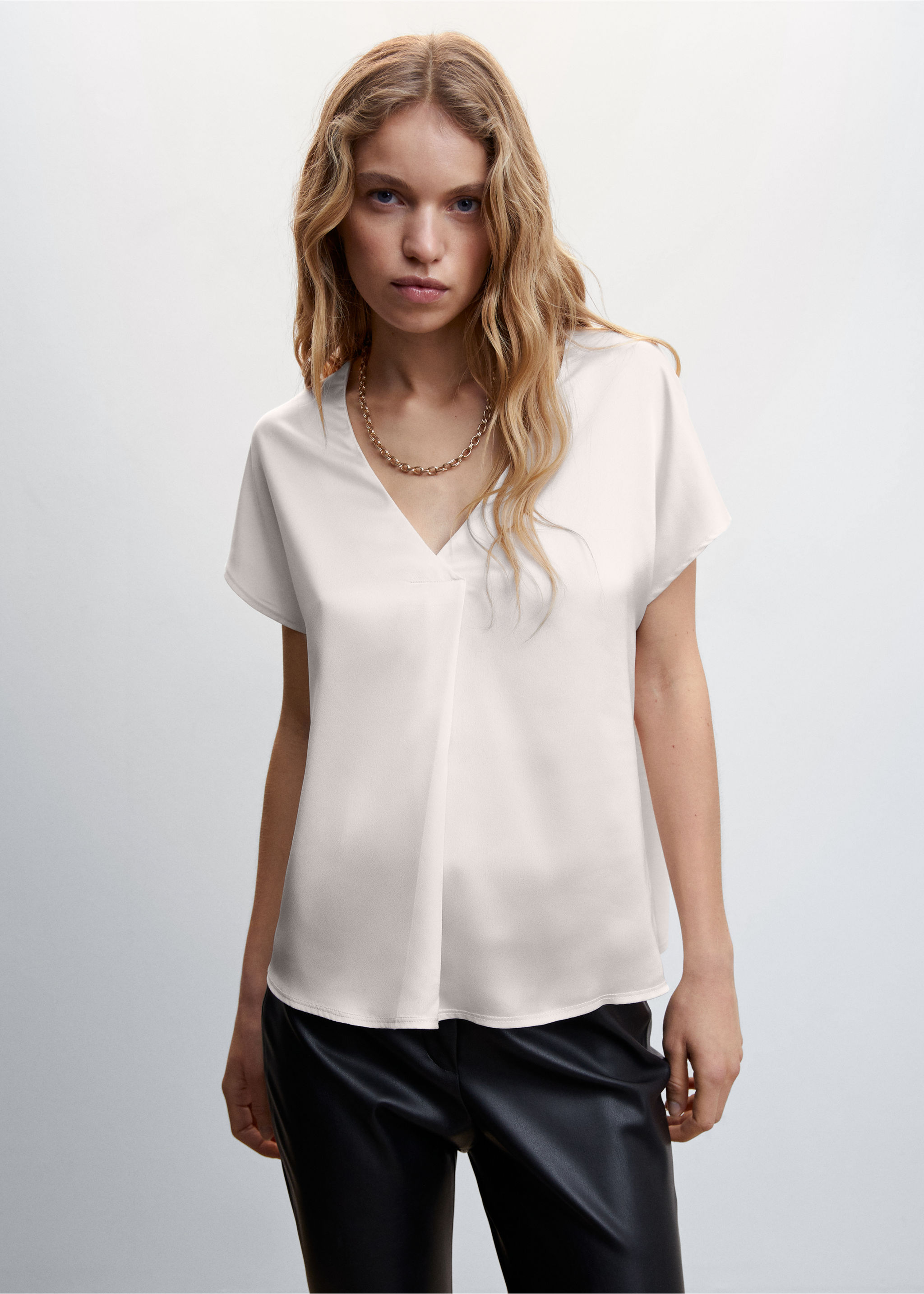Satijnen T-shirt met V-hals - Middenvlak