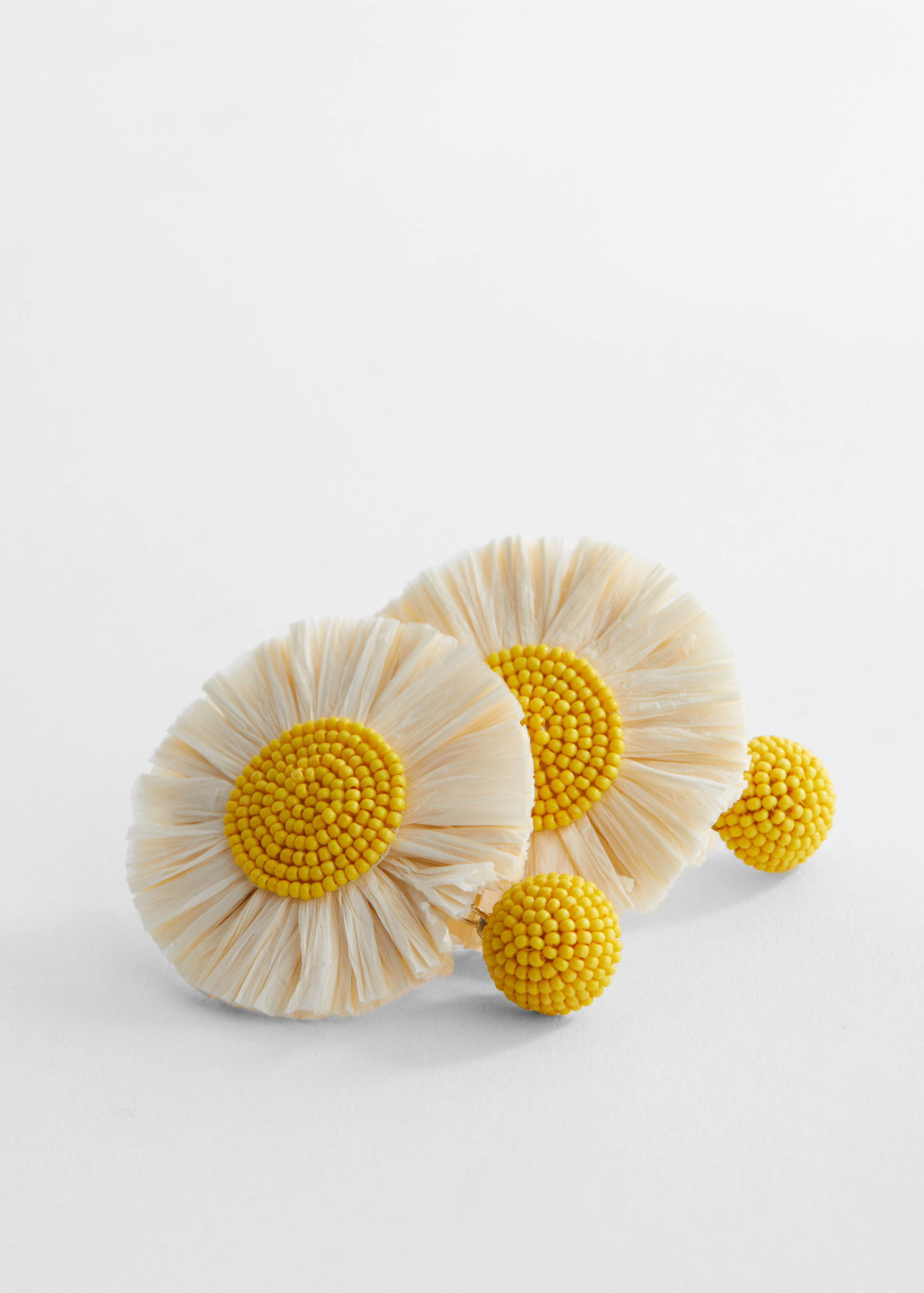 Σκουλαρίκια ψάθινα - Μεσαίο πλάνο