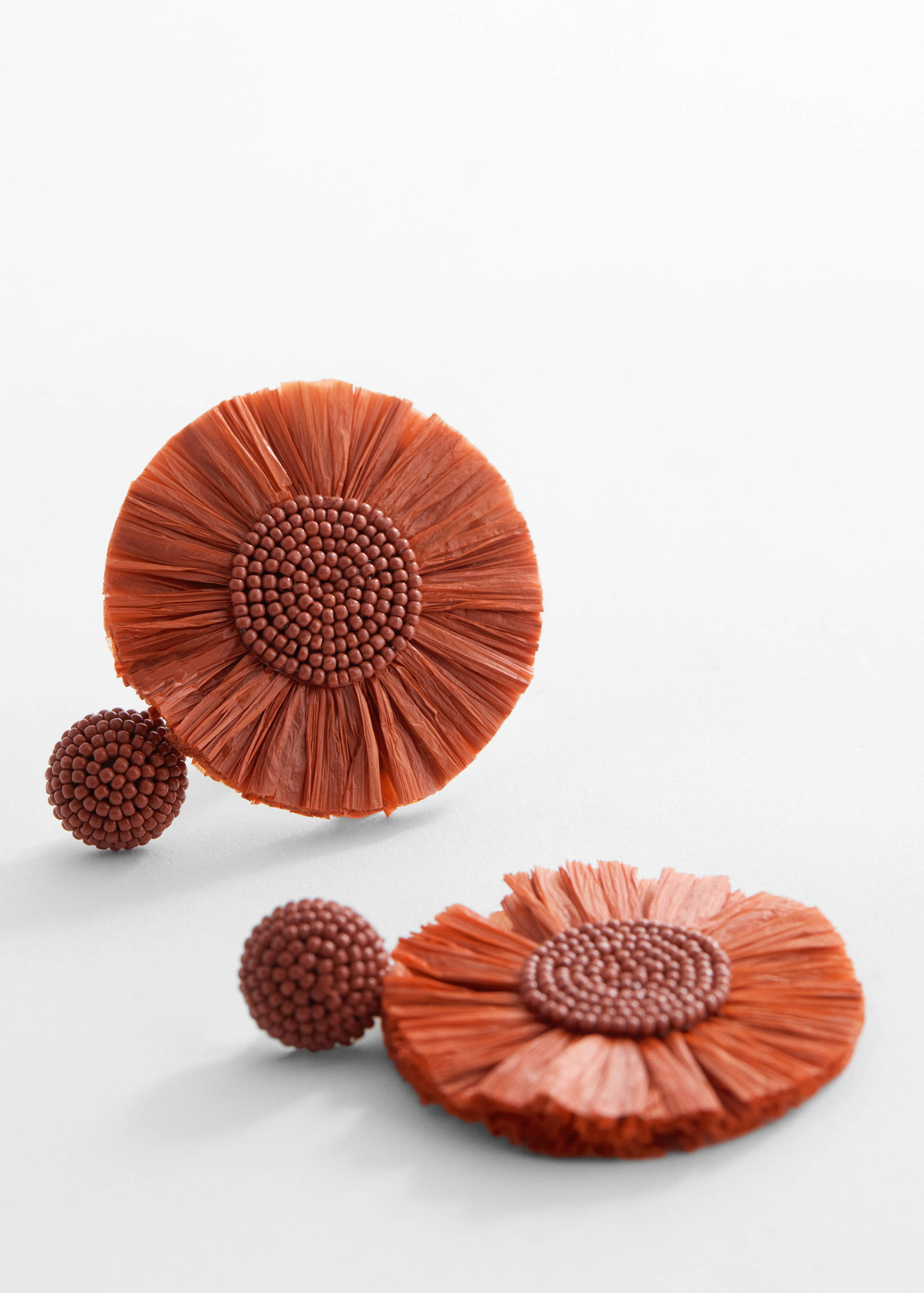 Σκουλαρίκια ψάθινα - Μεσαίο πλάνο