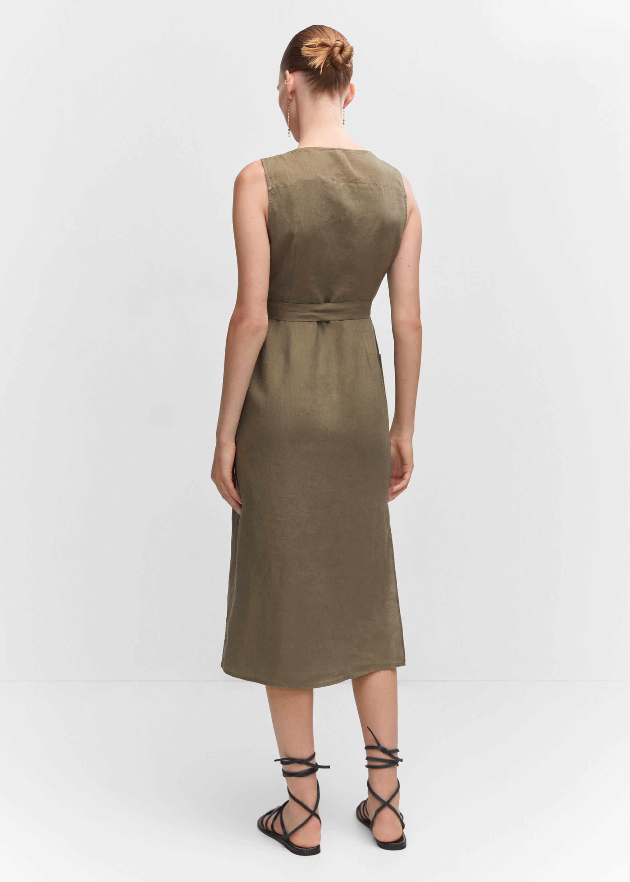 100% linen shirty dress - Reverse of the article