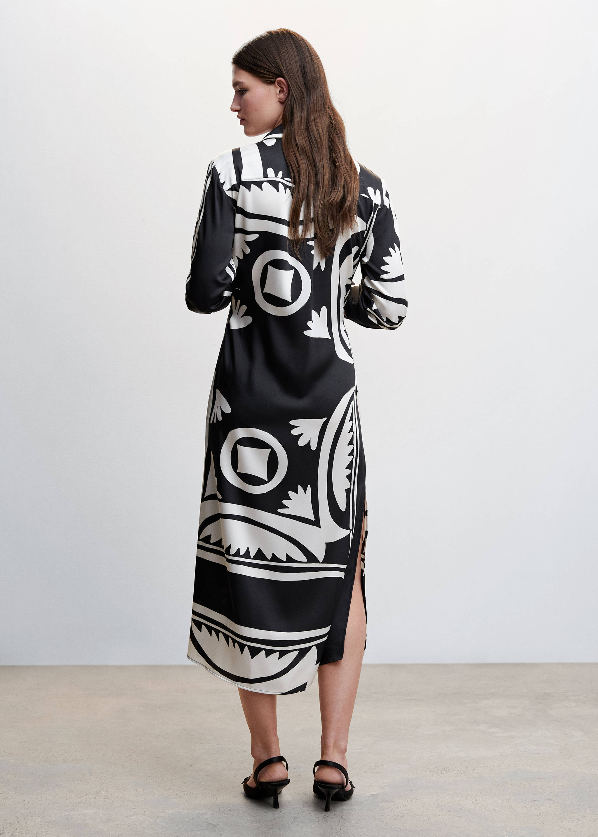 Robe chemisier satinée - Verso de l’article