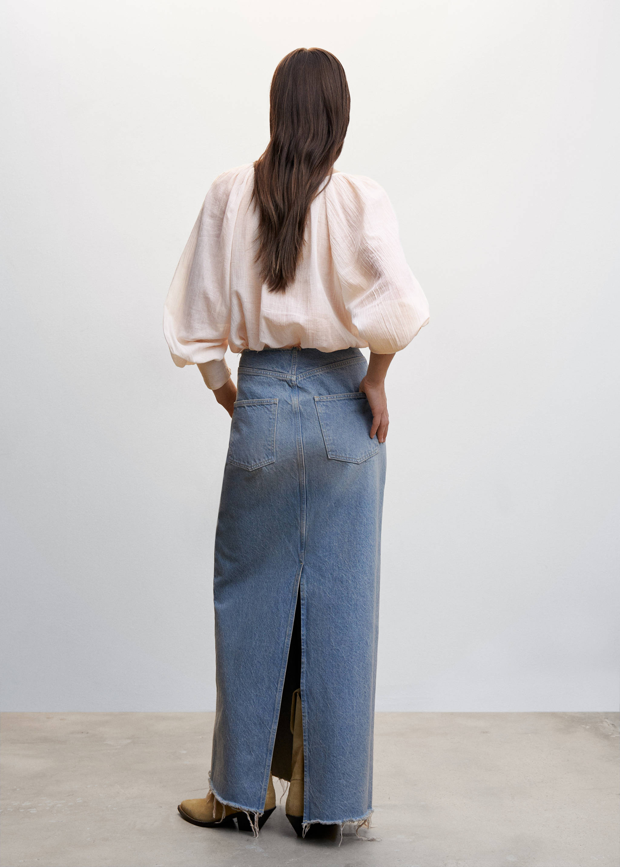 Buttoned textured blouse - Reverse of the article