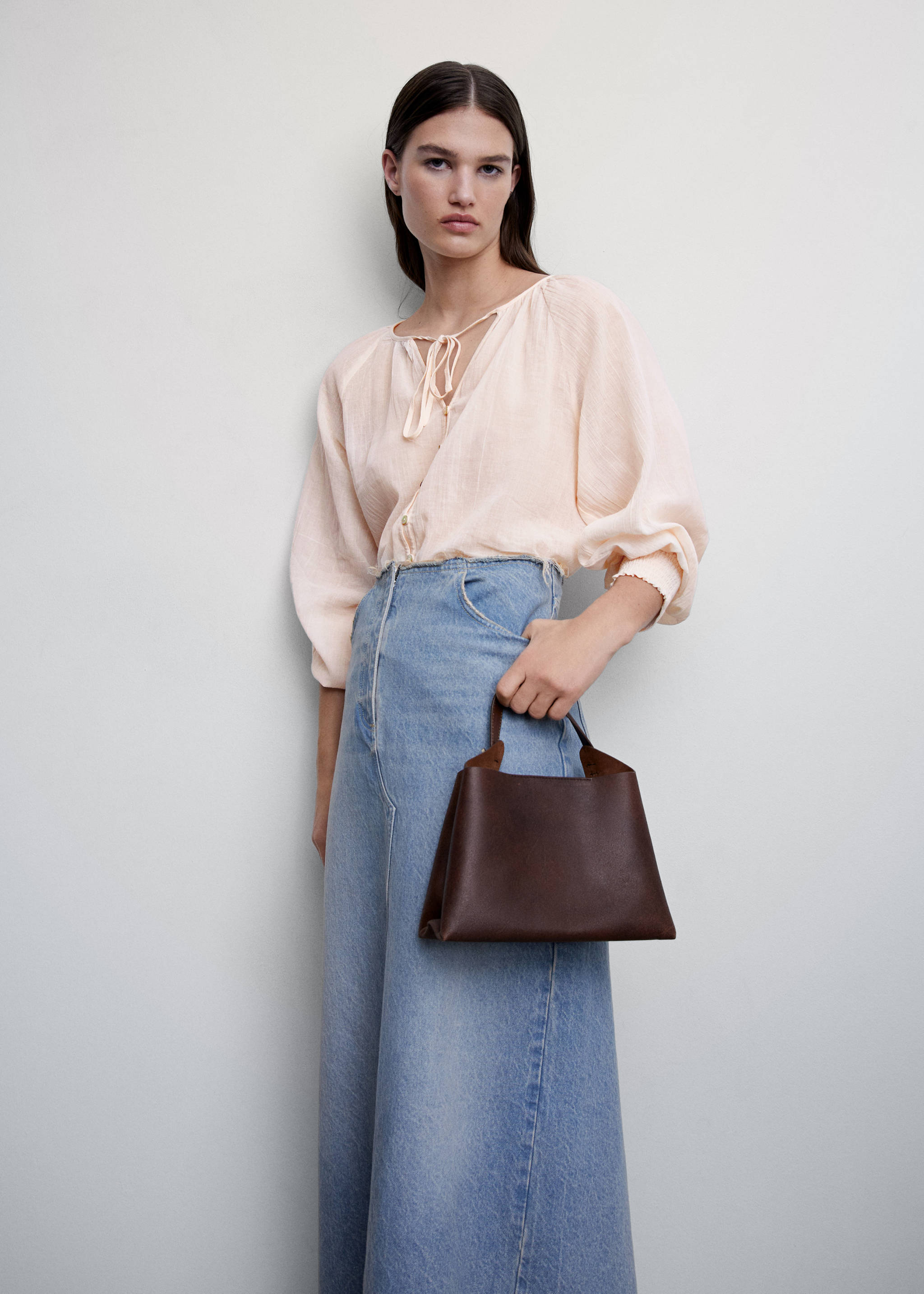 Buttoned textured blouse - Details of the article 2