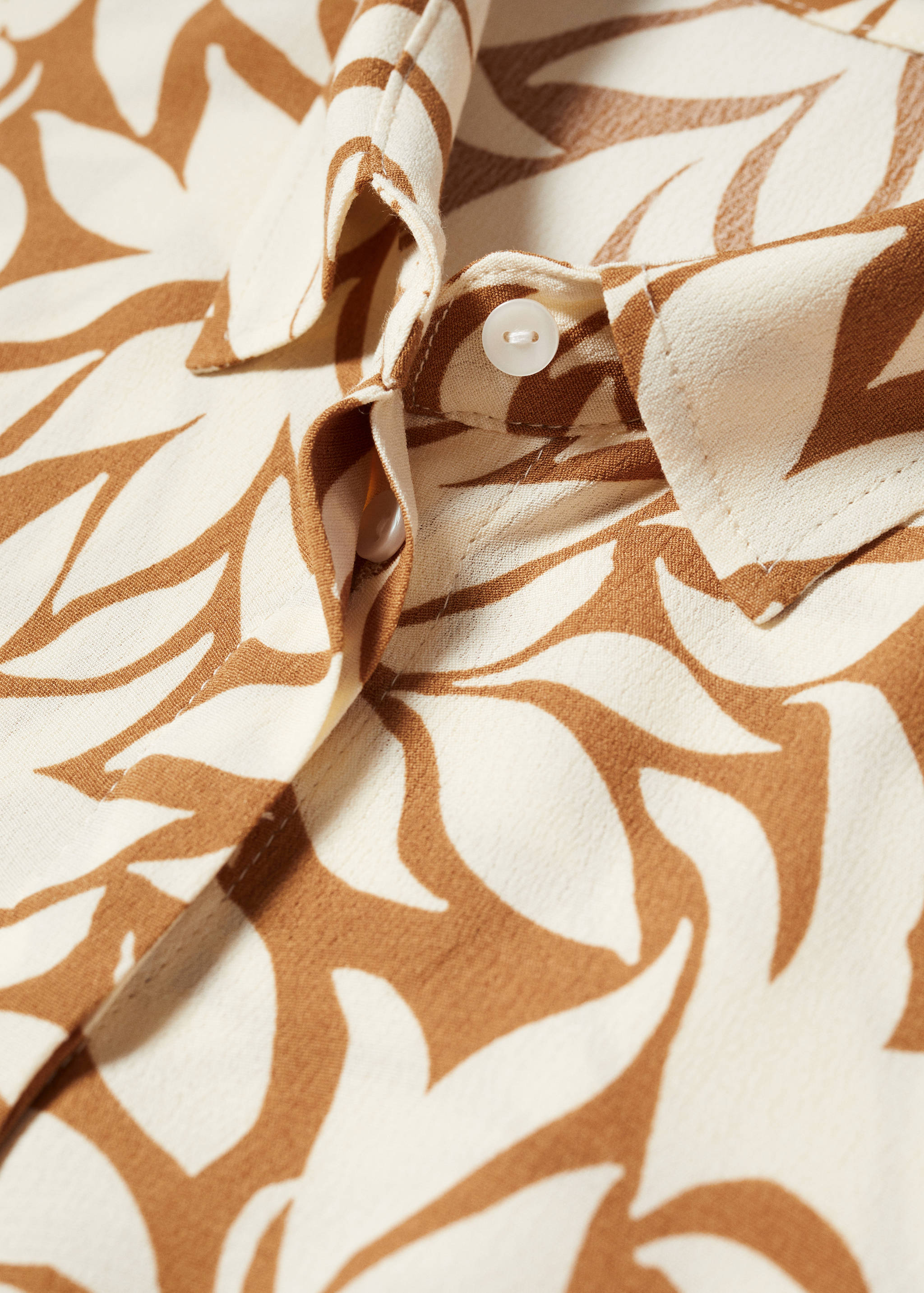 Printed shirt jumpsuit - Details of the article 8