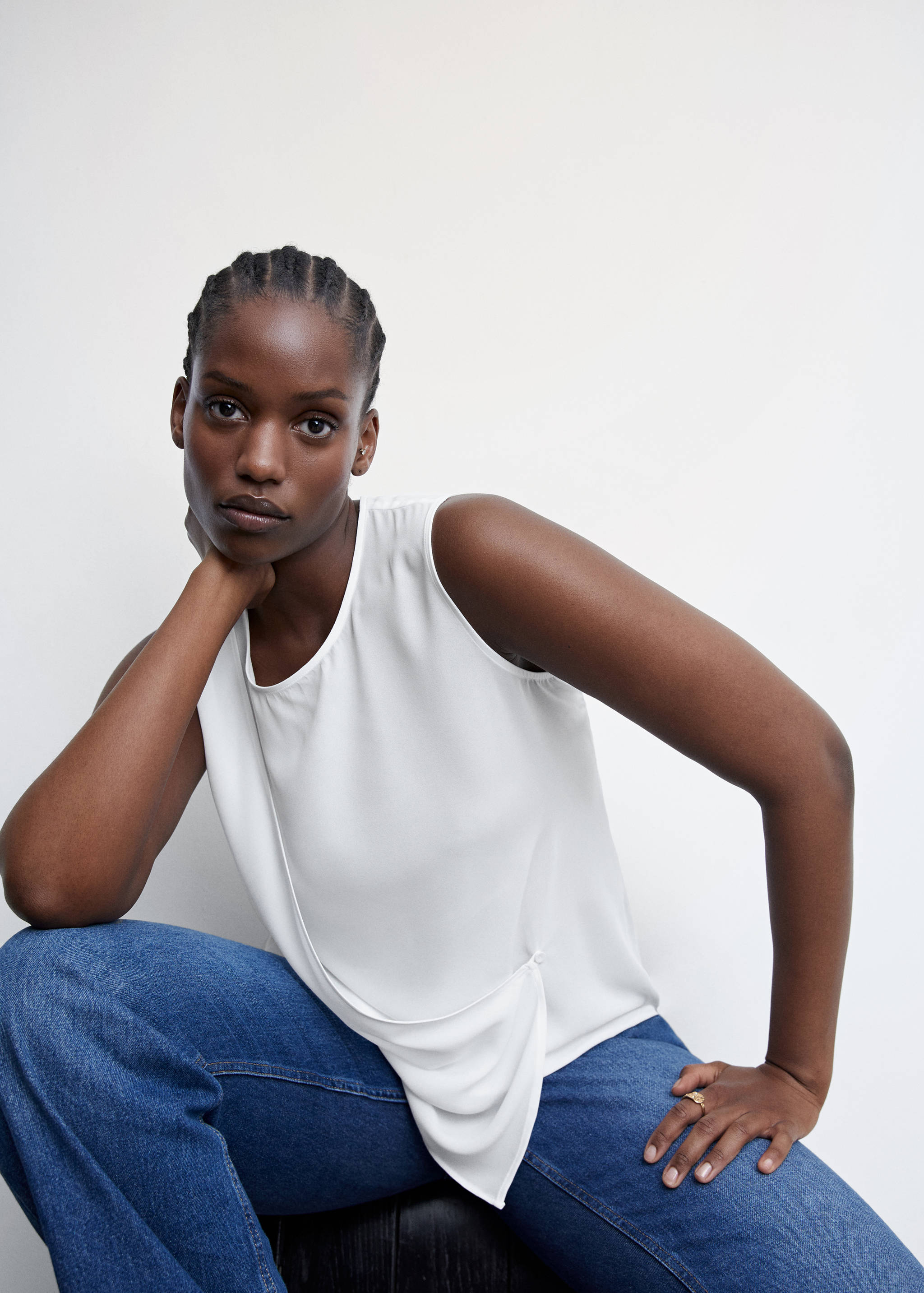 Wrap blouse with button - Details of the article 4