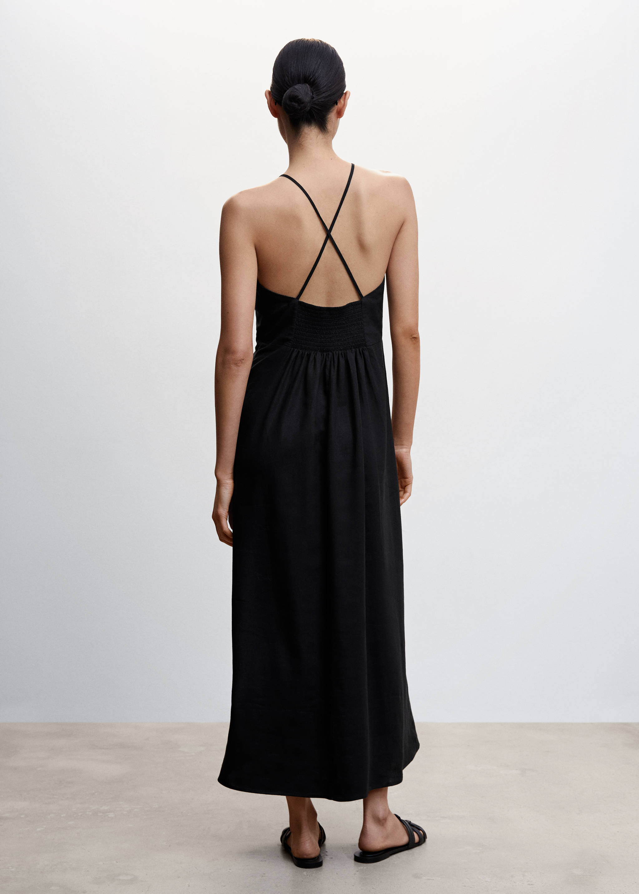 Linen cross-back dress - Reverse of the article