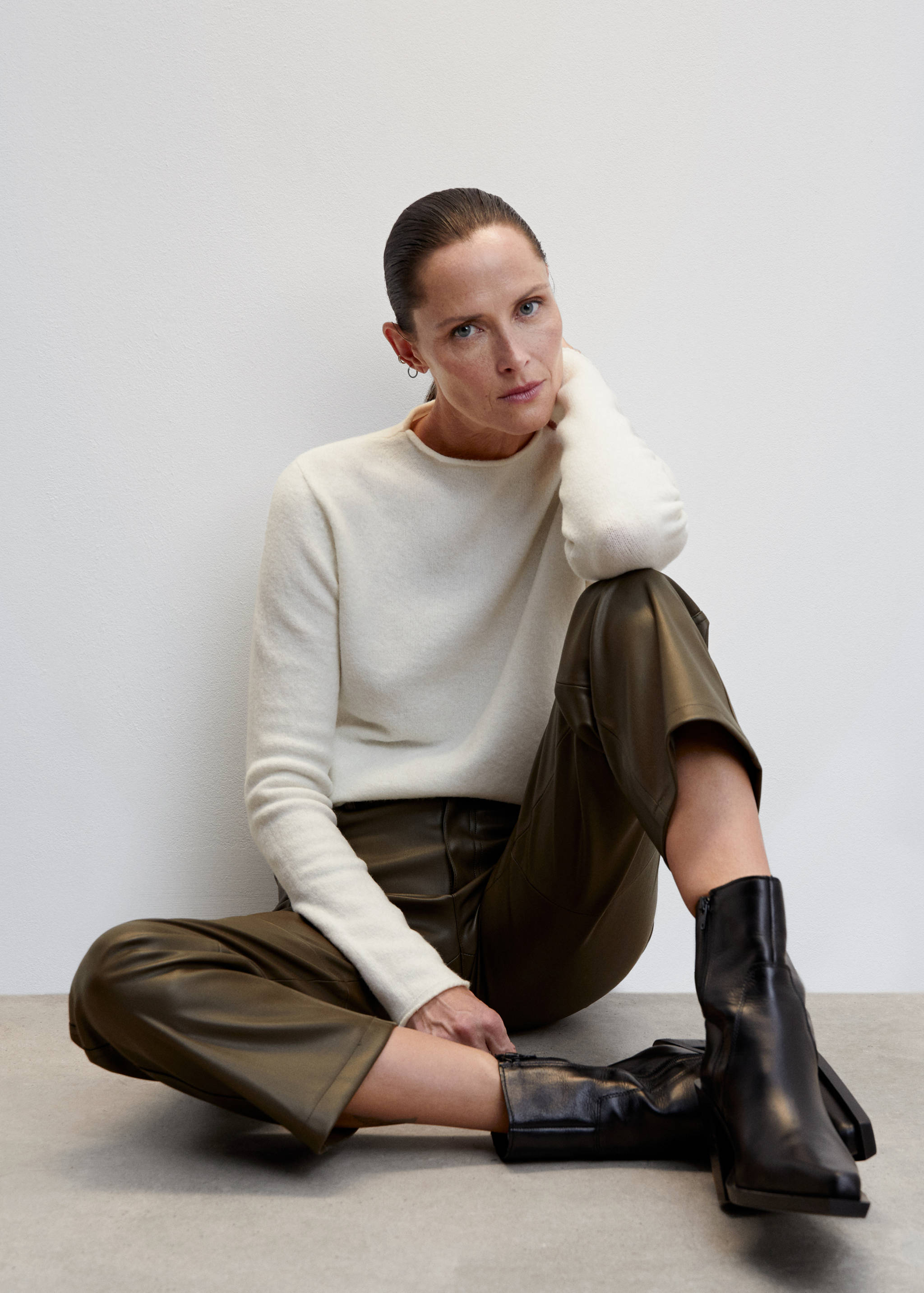 Straight-leg faux-leather trousers - Details of the article 2