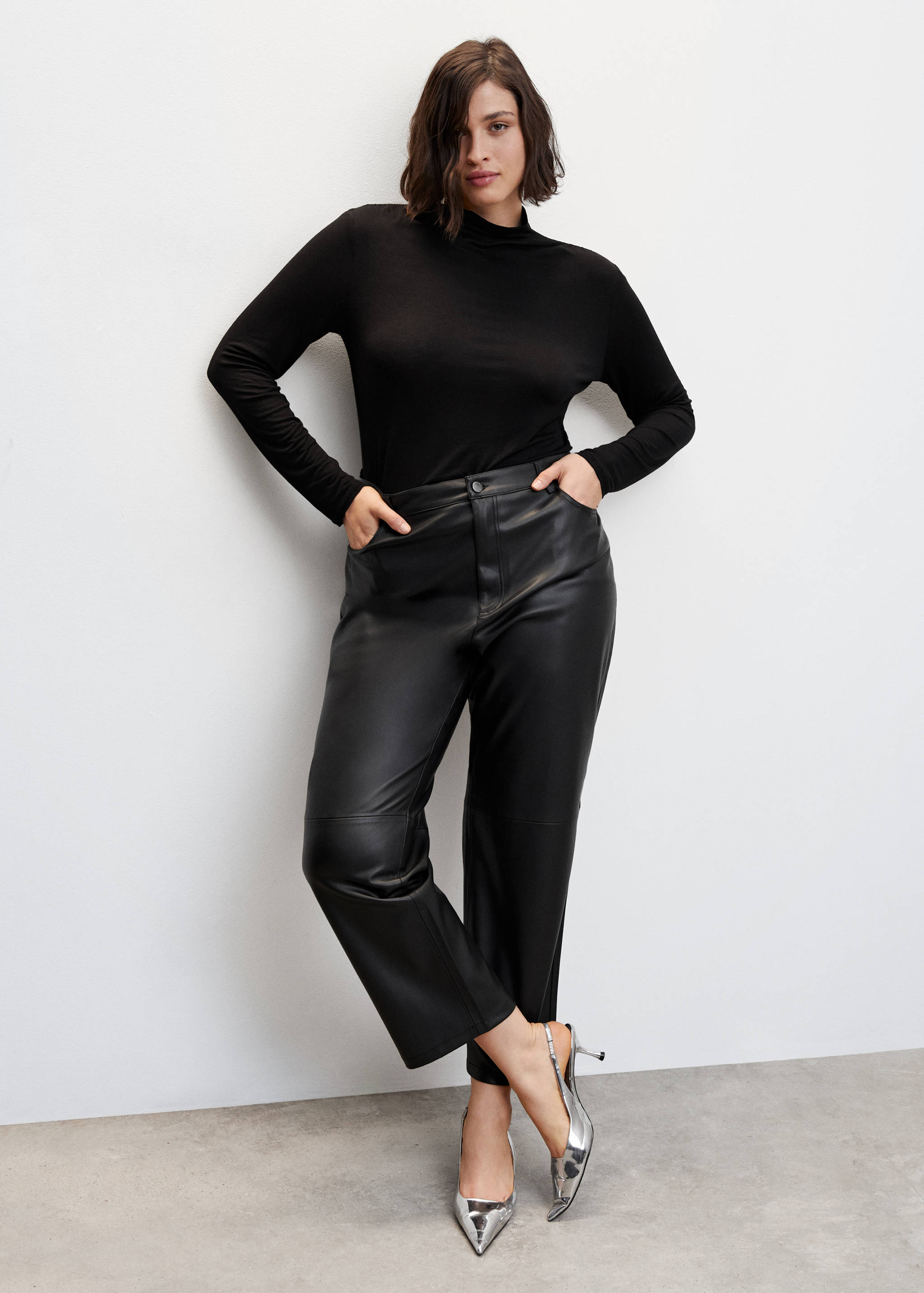 Straight-leg faux-leather trousers - Details of the article 4