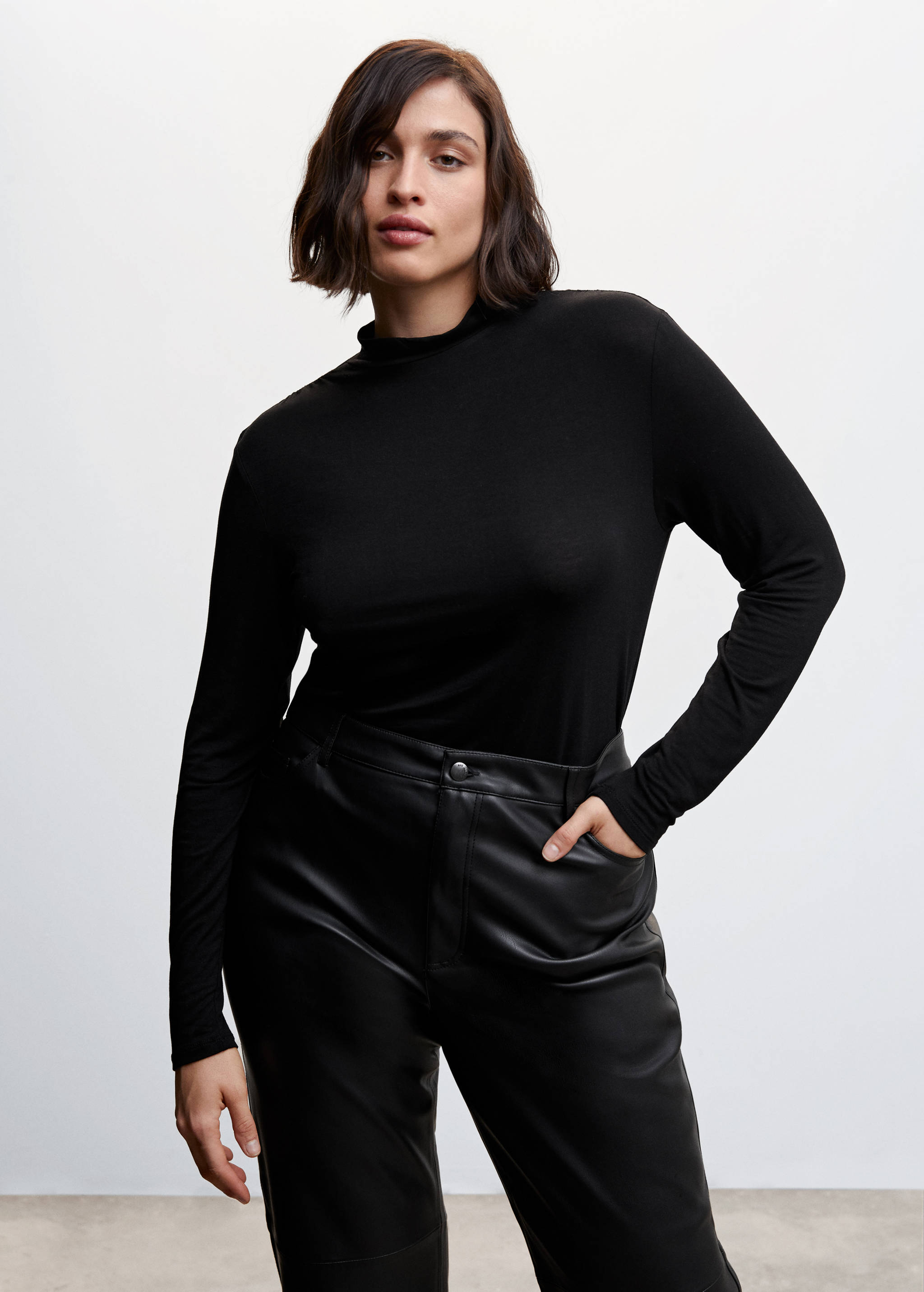 Straight-leg faux-leather trousers - Details of the article 5