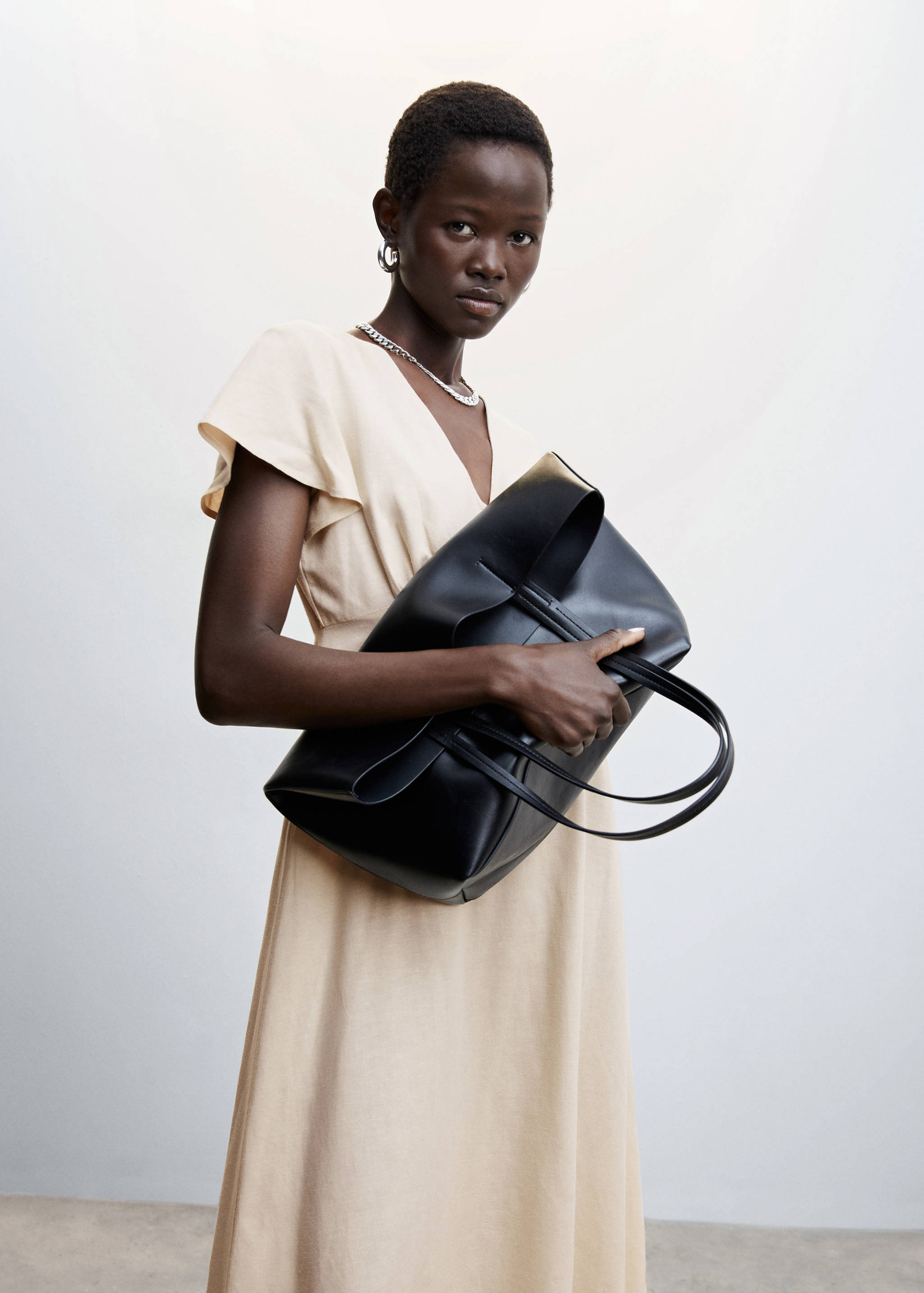 V-neckline dress - Medium plane