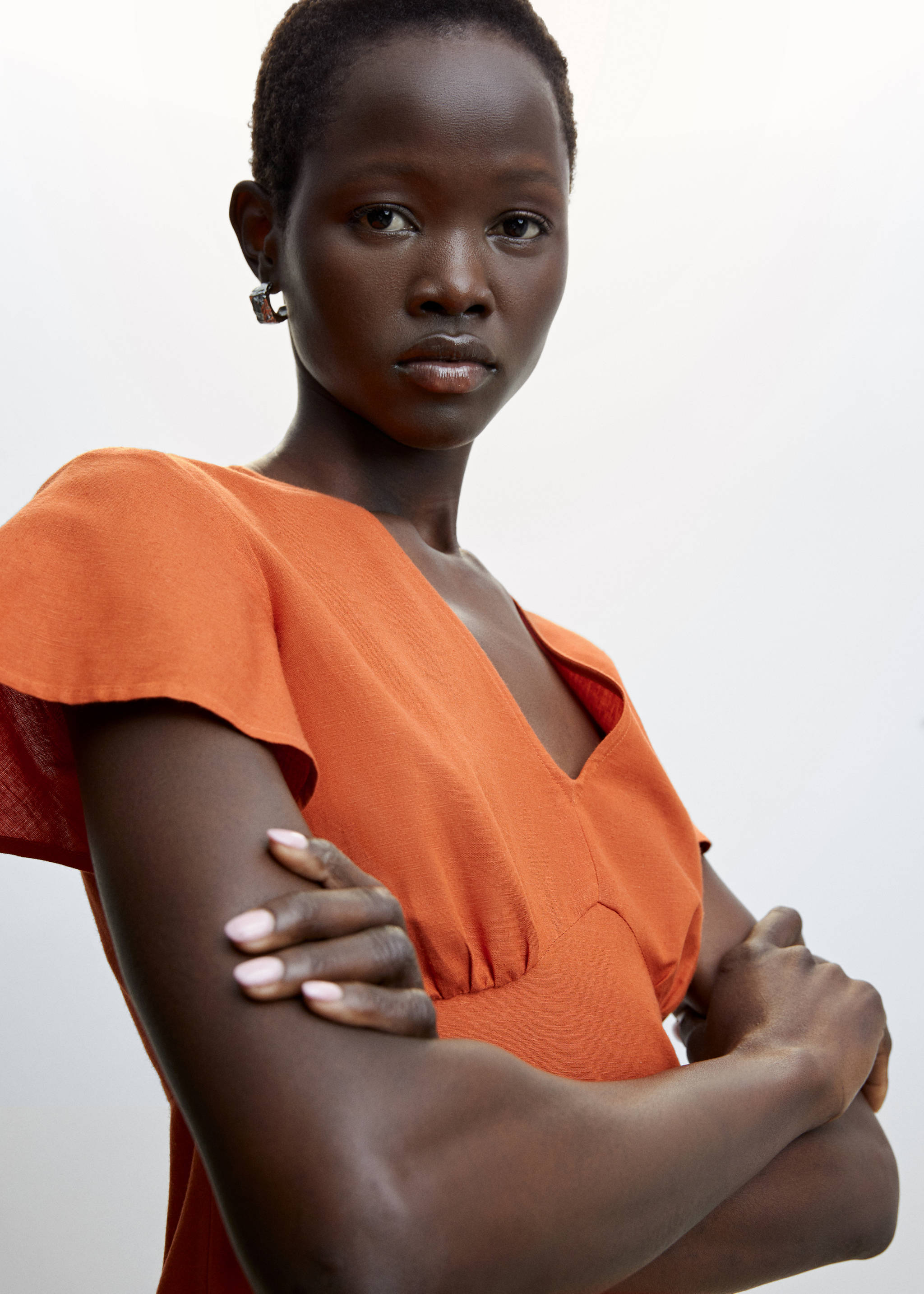 V-neckline dress - Details of the article 1