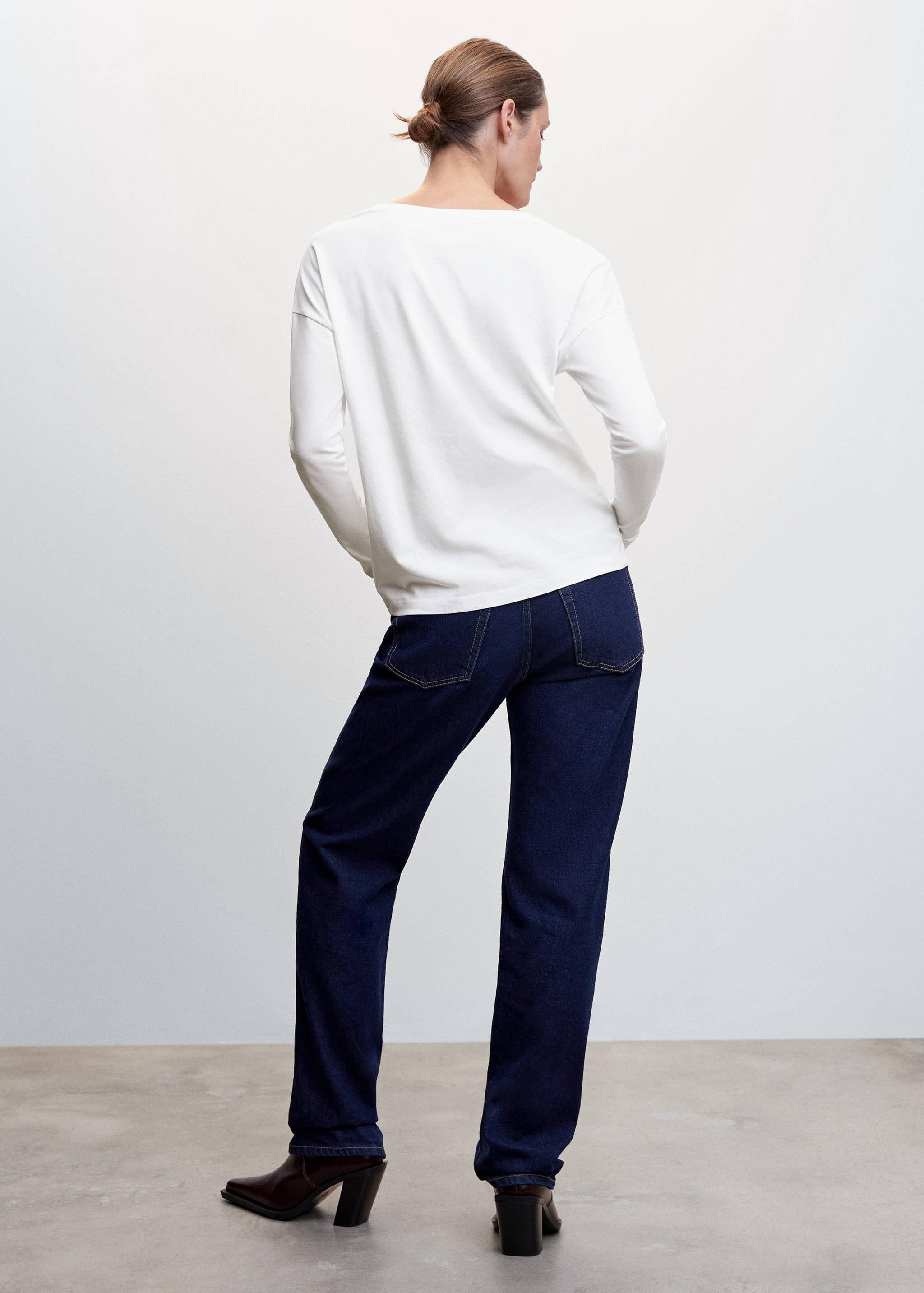 V-neck cotton T-shirt - Reverse of the article