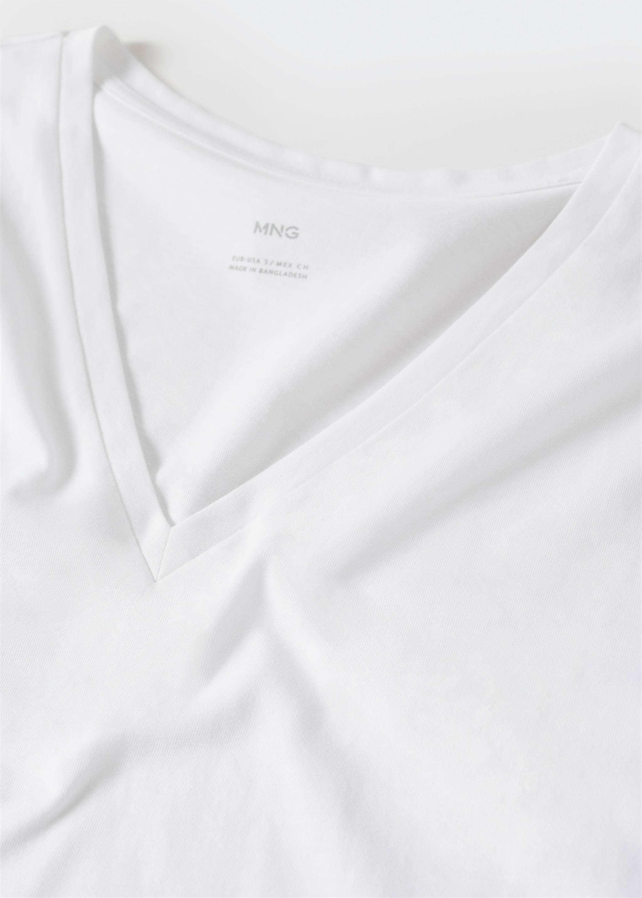 V-neck cotton T-shirt - Details of the article 8