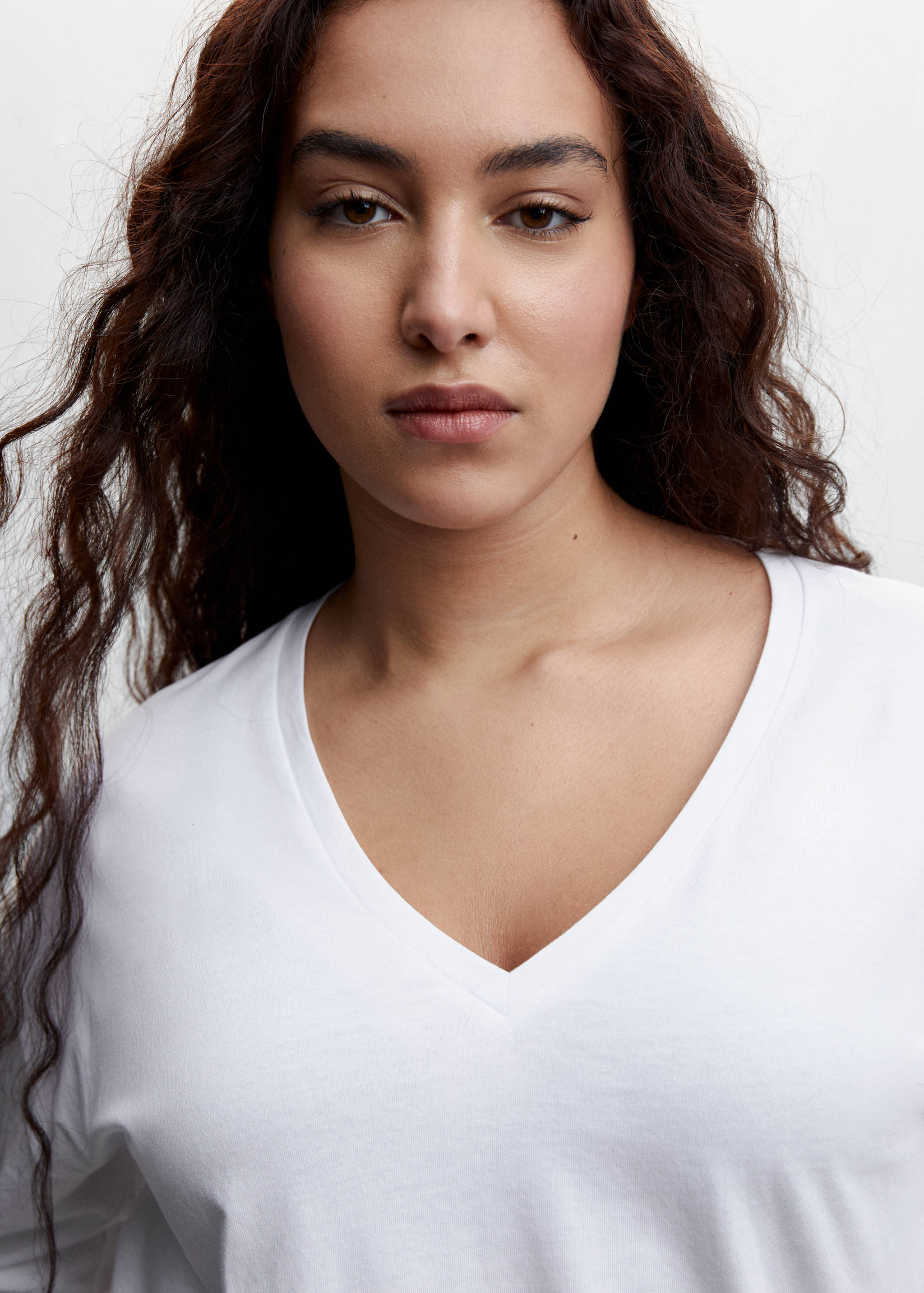 V-neck cotton T-shirt - Details of the article 5