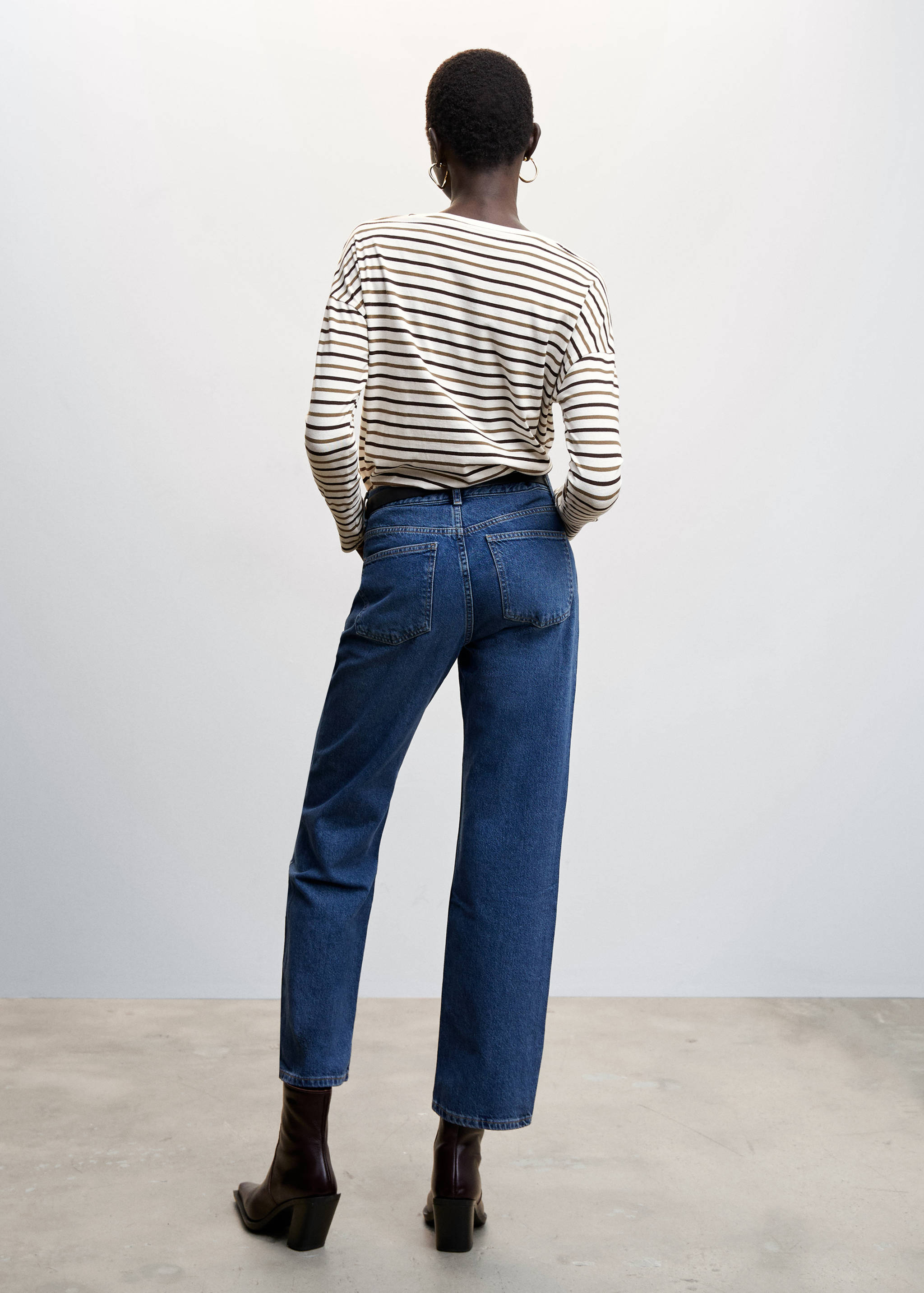 V-neck cotton T-shirt - Reverse of the article