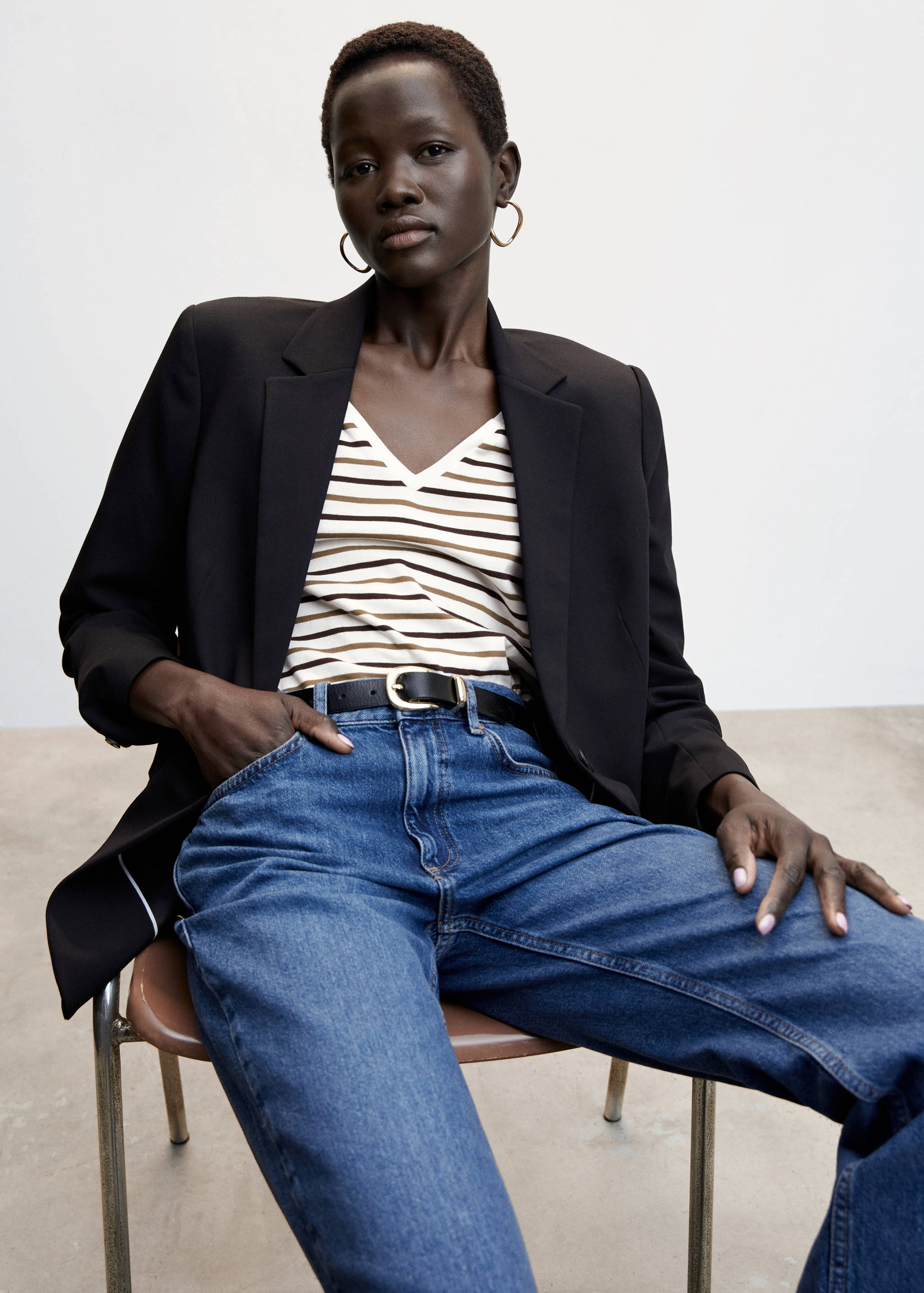 V-neck cotton T-shirt - Details of the article 1