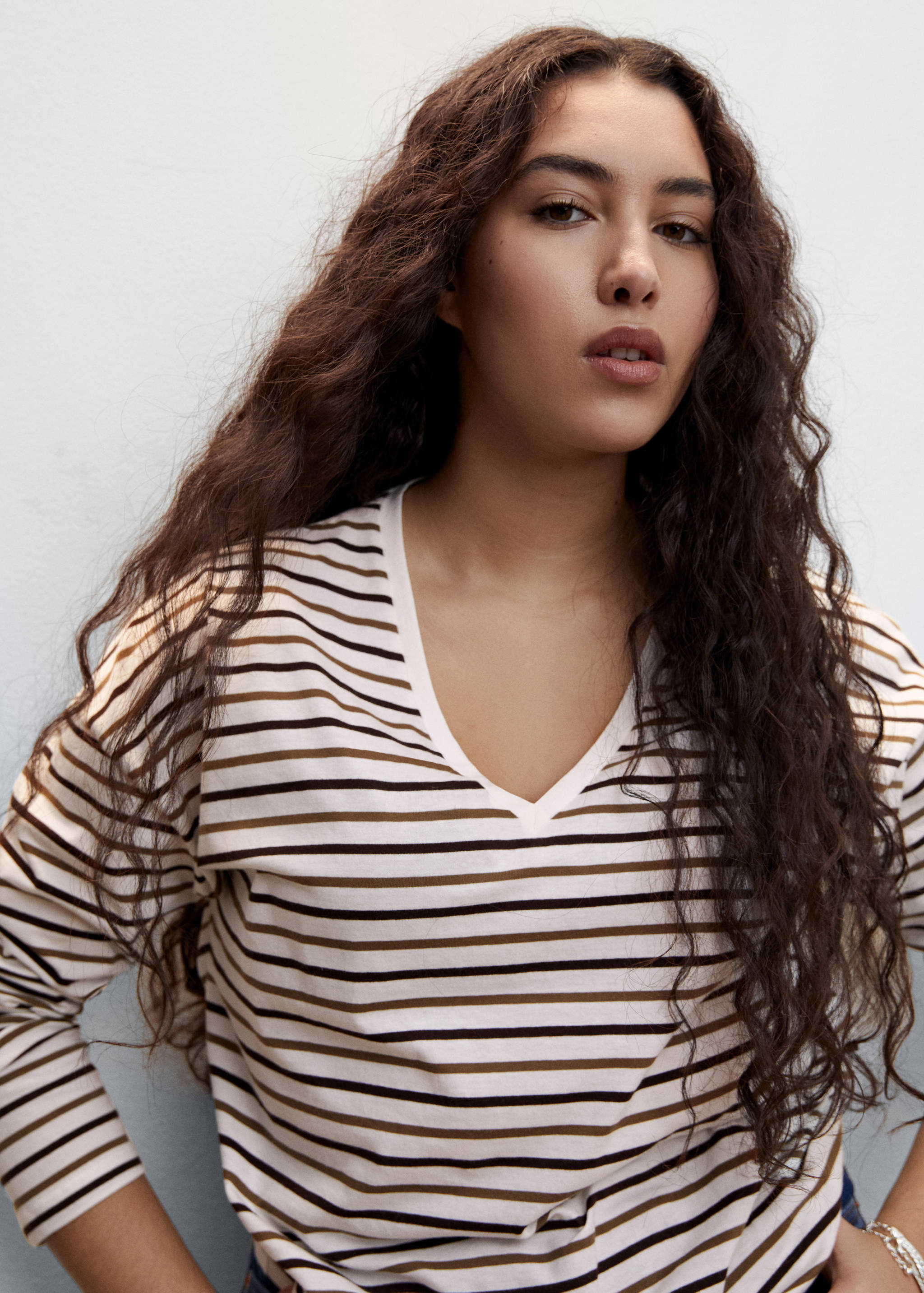 V-neck cotton T-shirt - Details of the article 5