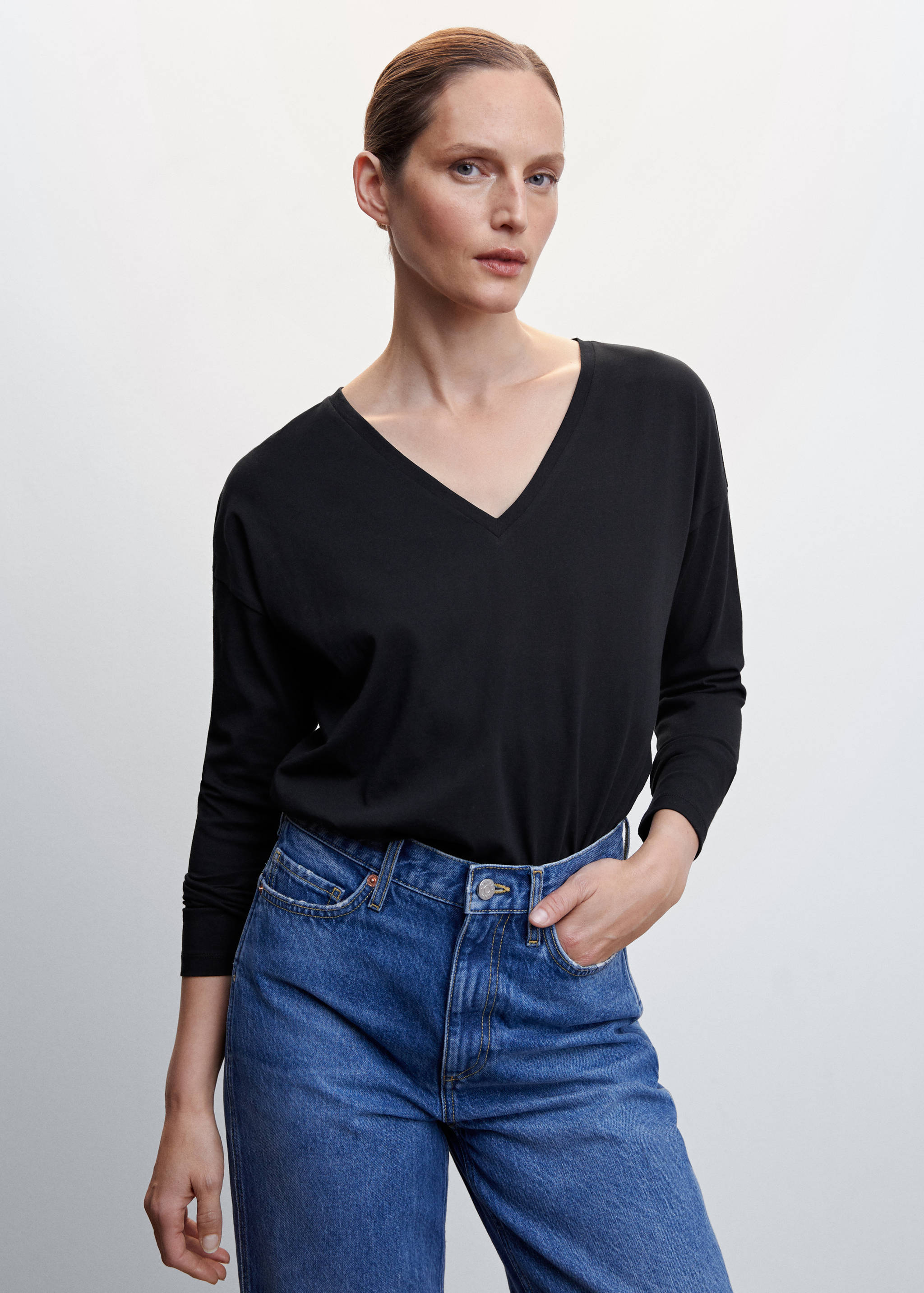 V-neck cotton T-shirt - Medium plane