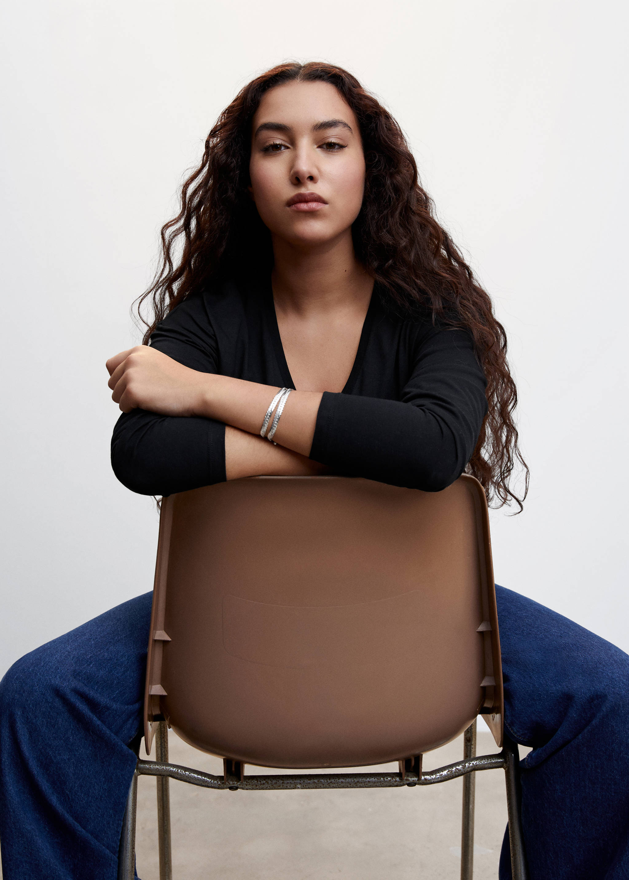 V-neck cotton T-shirt - Details of the article 4